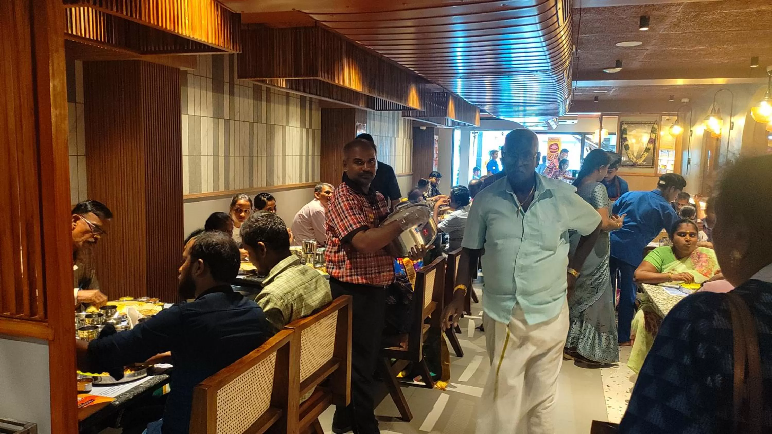 Restaurant/places to eat in Hotel Deepam