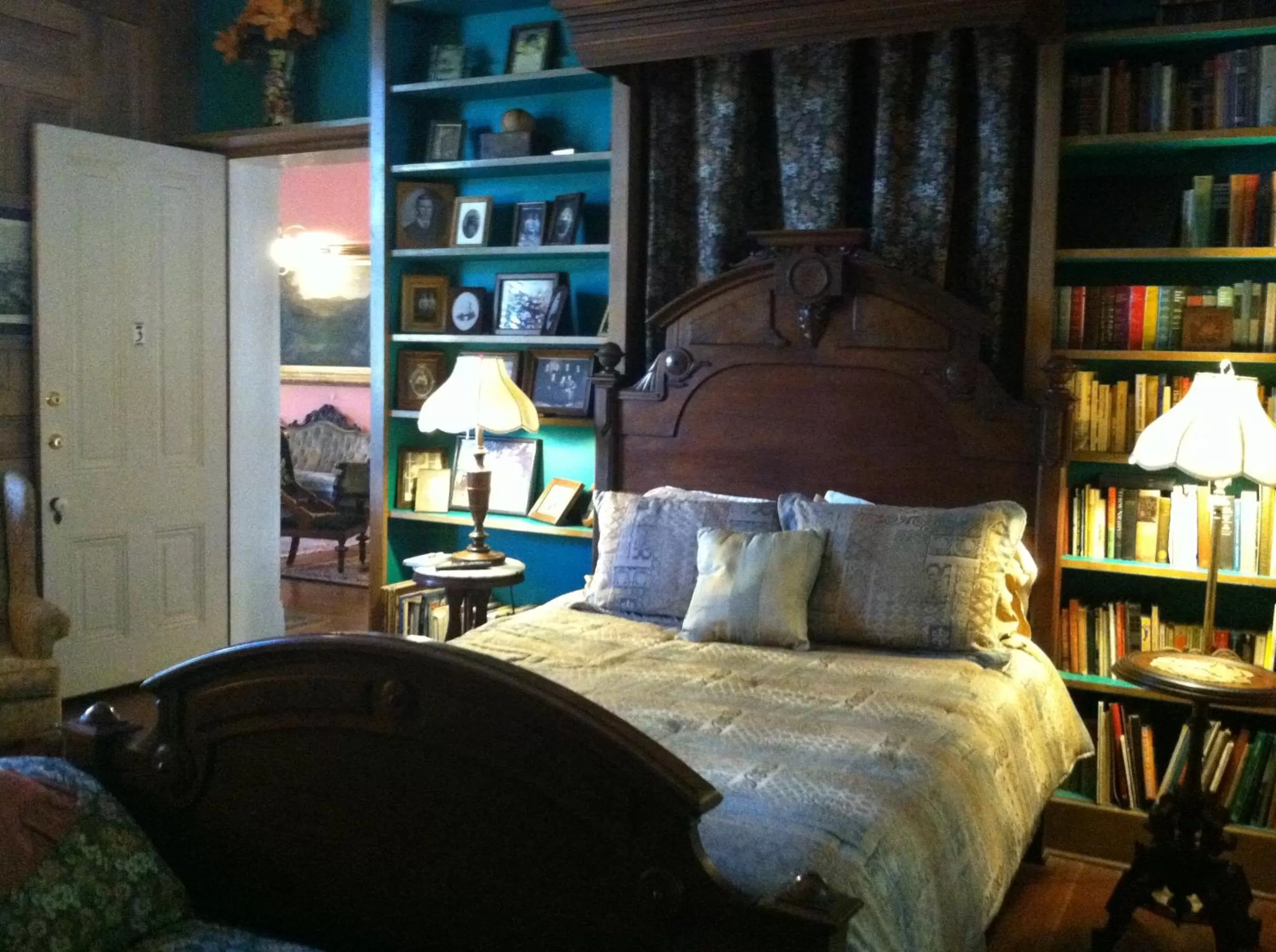 Photo of the whole room, Bed in Corners Mansion Inn - A Bed and Breakfast