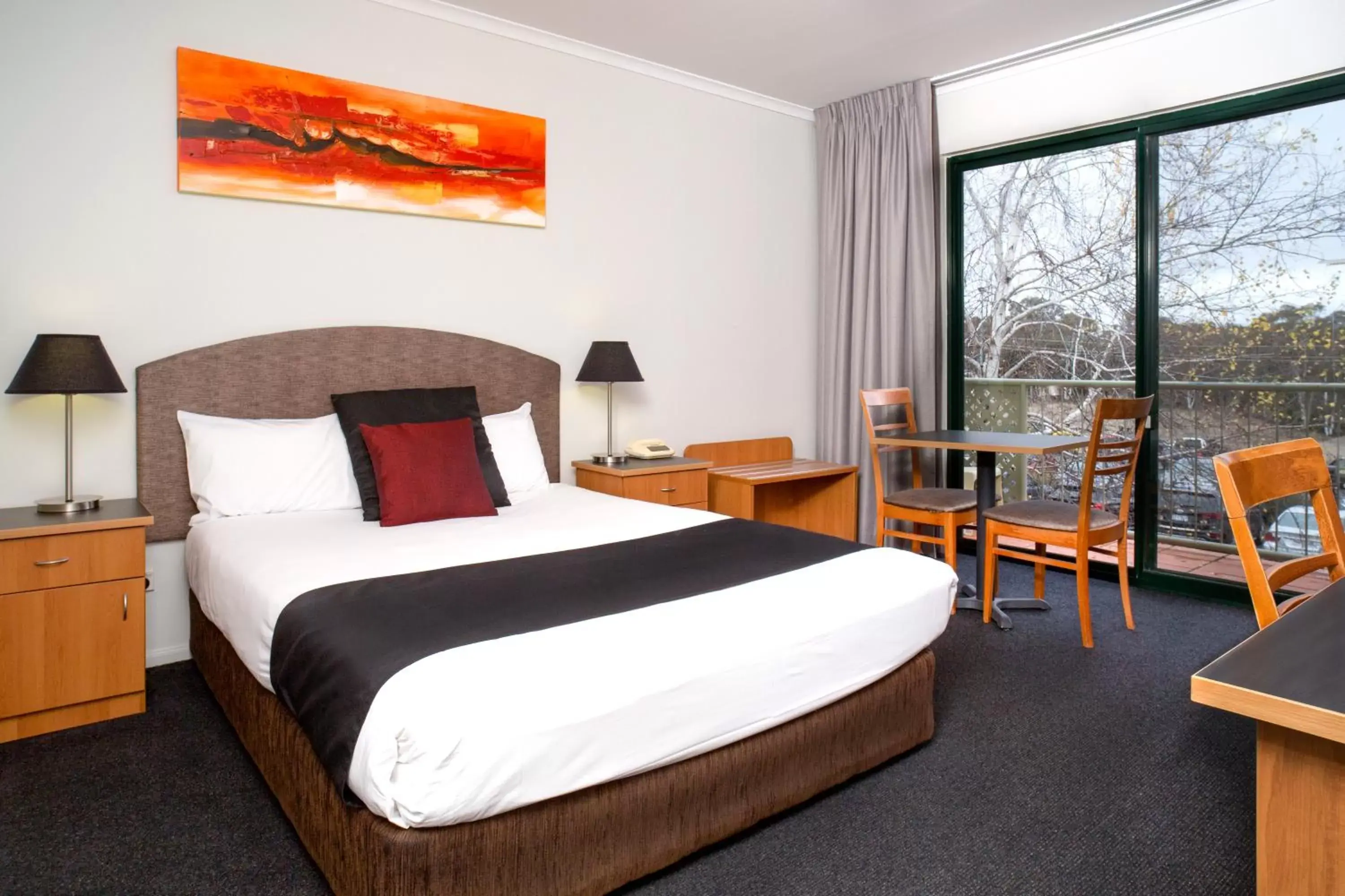Deluxe Double Room with View in Alpha Hotel Canberra Deluxe Double Room with View in Alpha Hotel Canberra