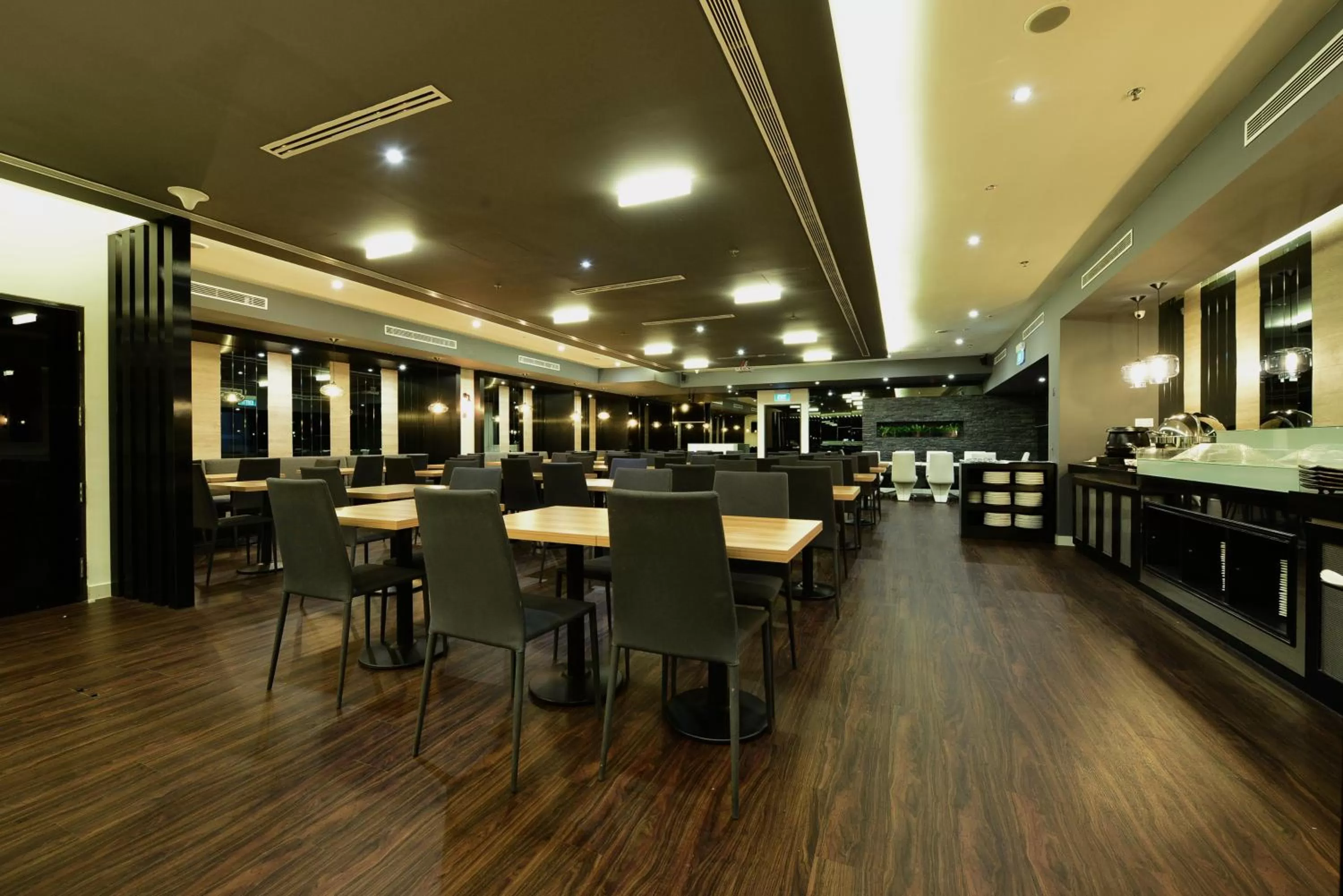 Restaurant/places to eat in The Seacare Hotel