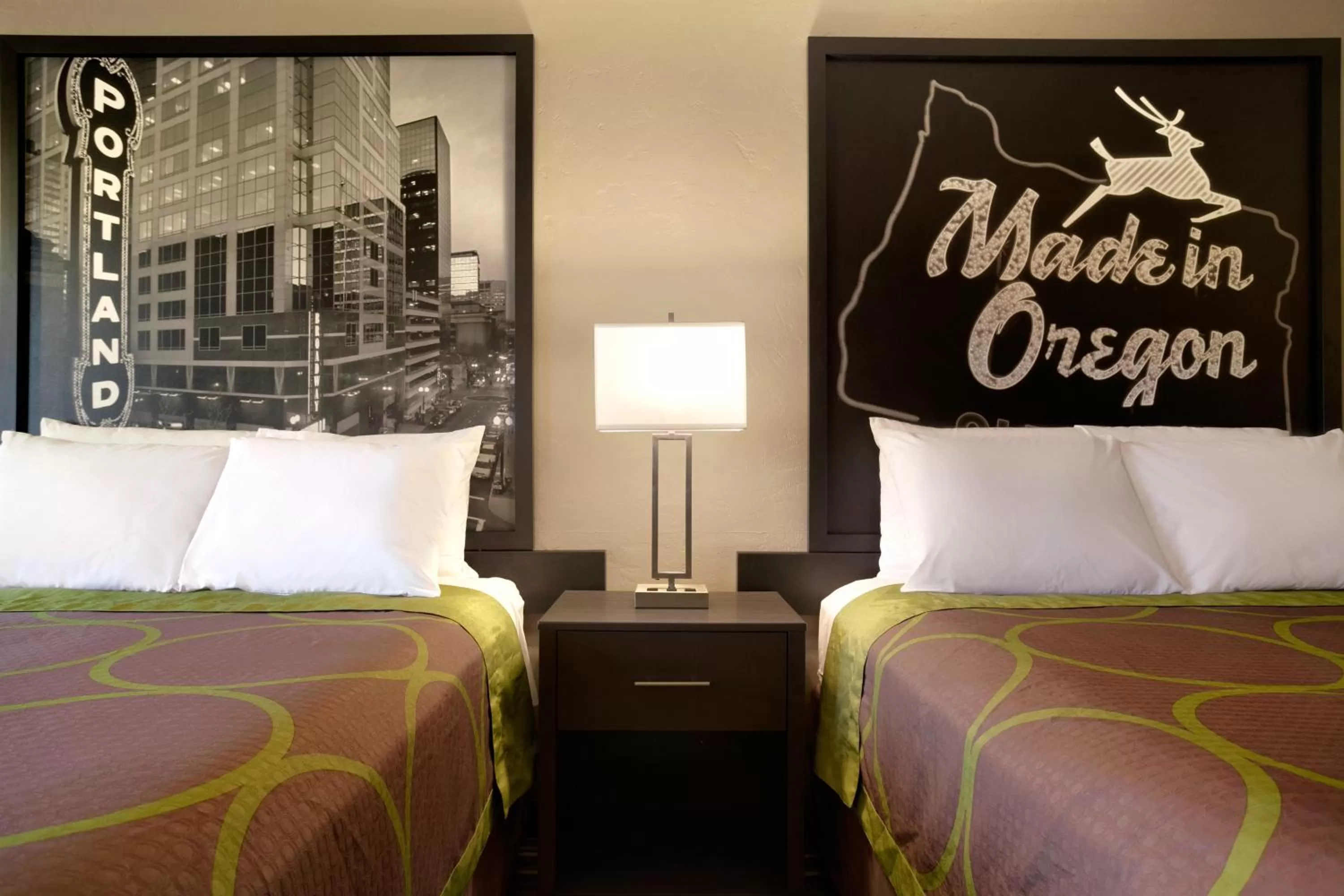 Bedroom, Bed in Super 8 by Wyndham Portland Airport