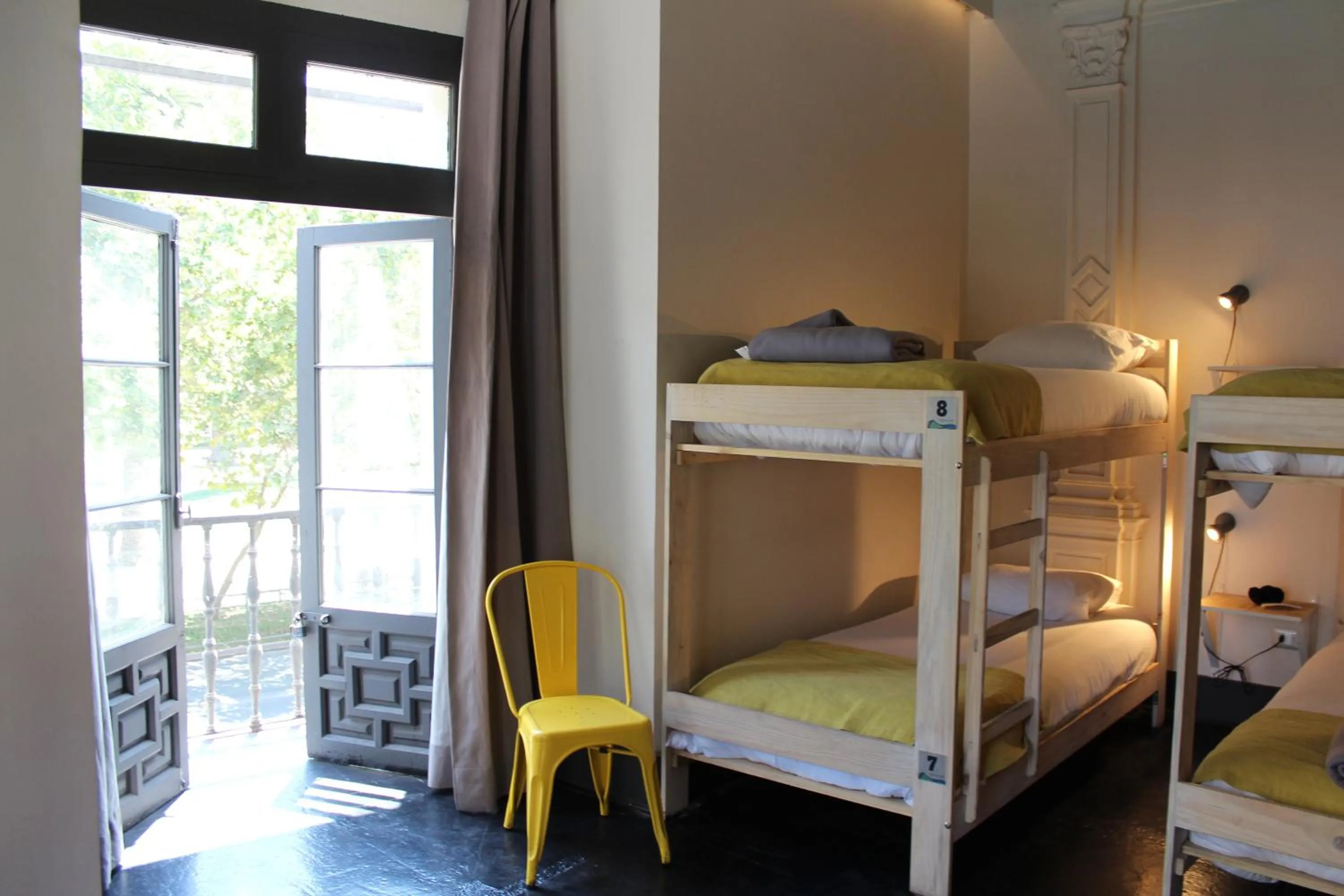 Balcony/Terrace, Bed in Hostel Boutique Merced 88