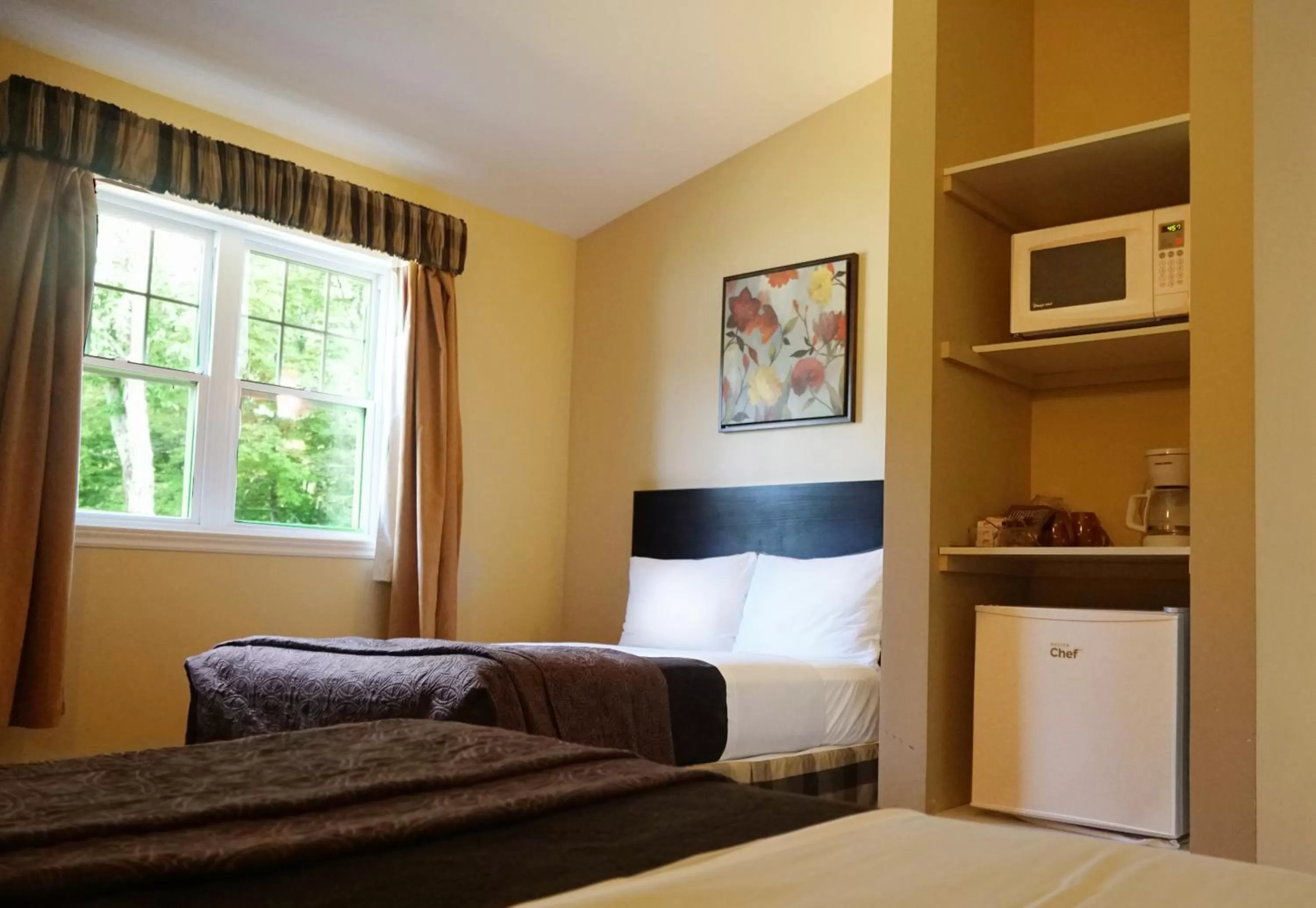 Photo of the whole room, Bed in Motel des Cèdres