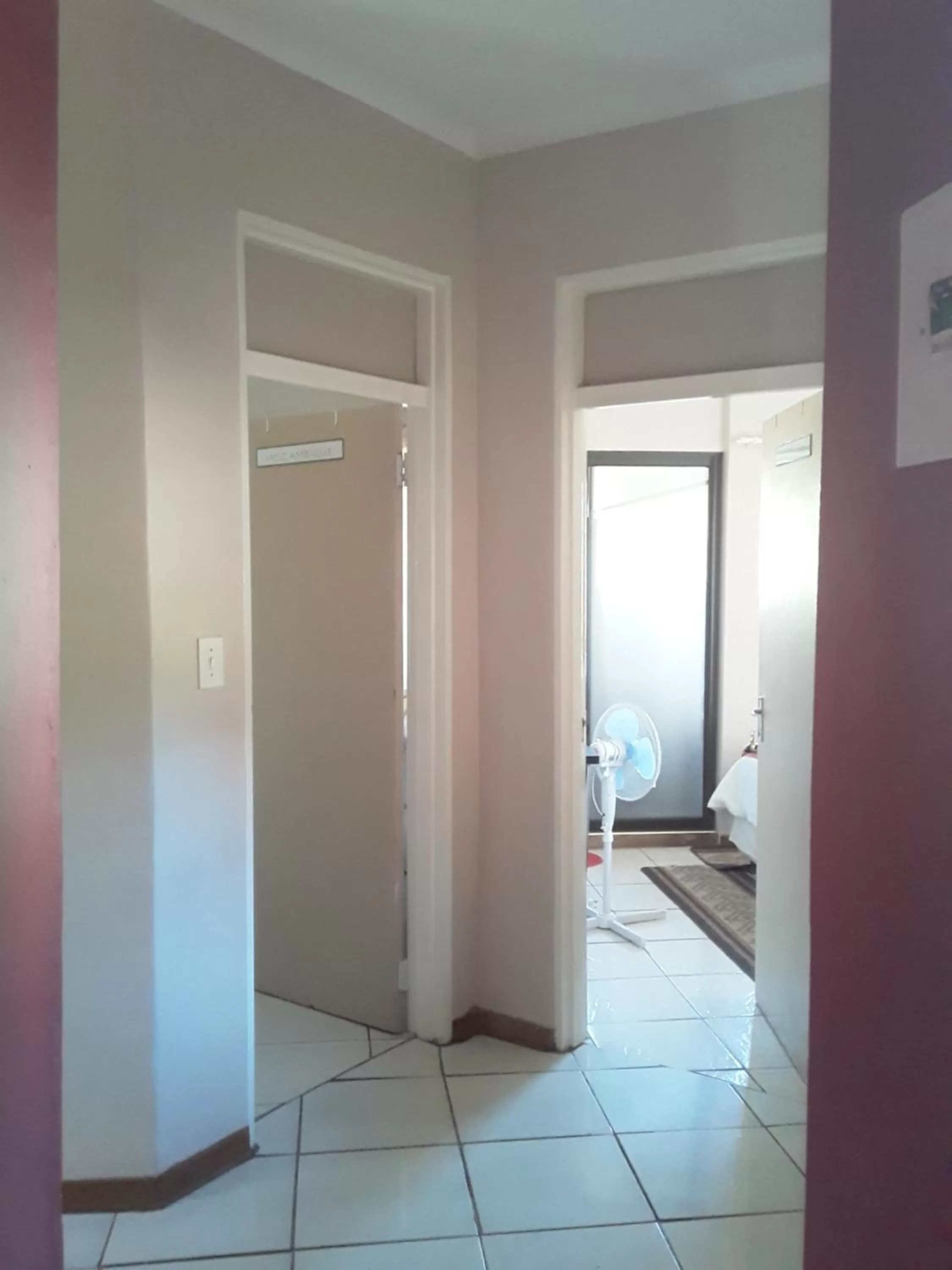 Floor plan, Bathroom in Vuya Nathi Bed and Breakfast