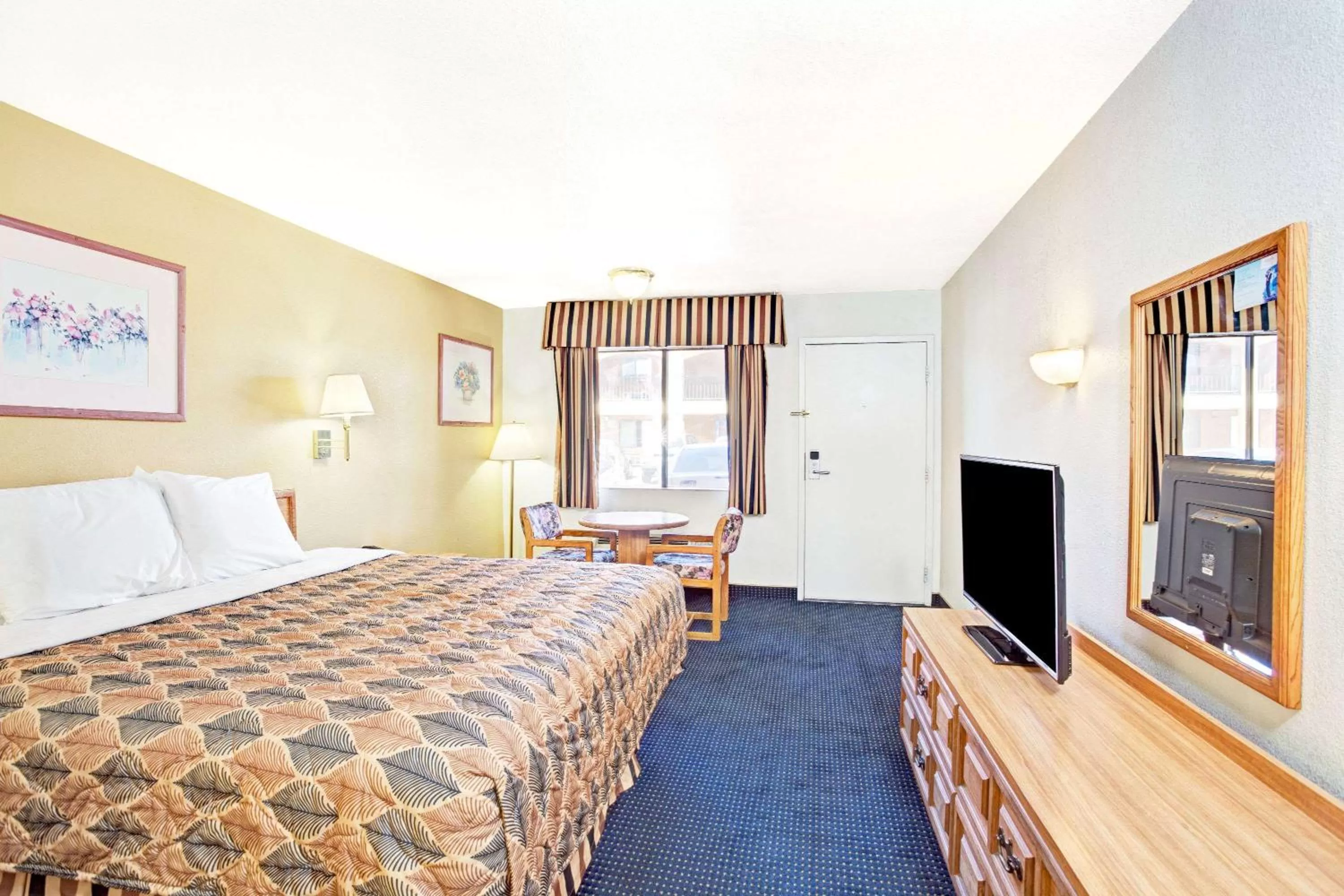 Photo of the whole room, Bed in Travelodge by Wyndham Banning Casino and Outlet Mall