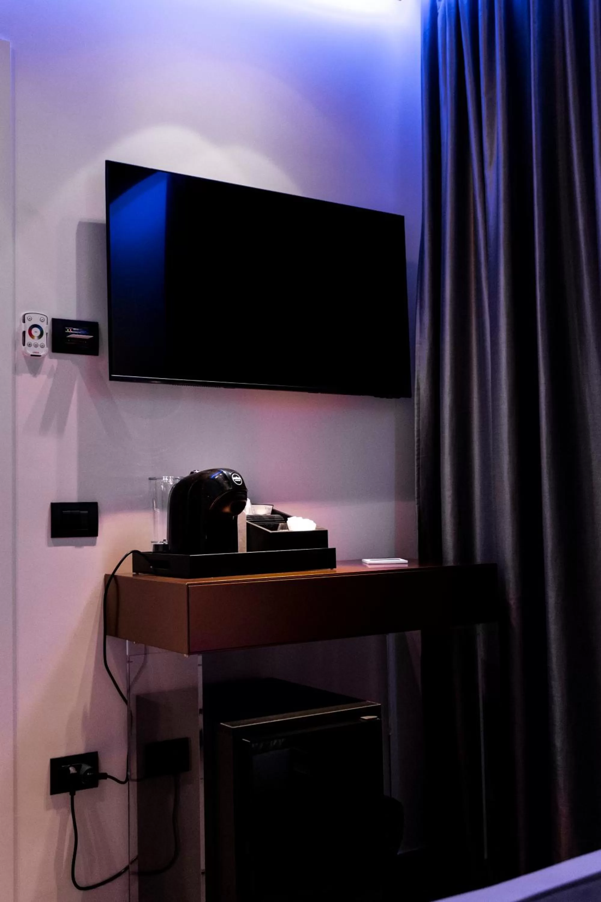 Coffee/tea facilities, TV/Entertainment Center in Trèscharme