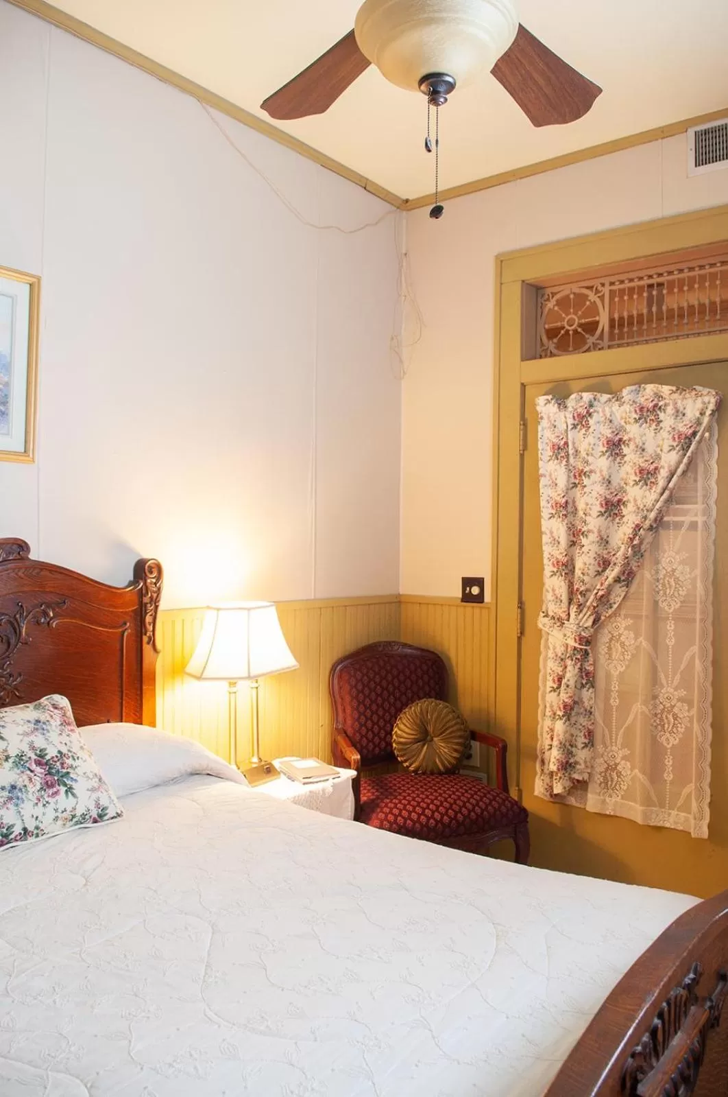 Bed in The Historic Wolf Hotel