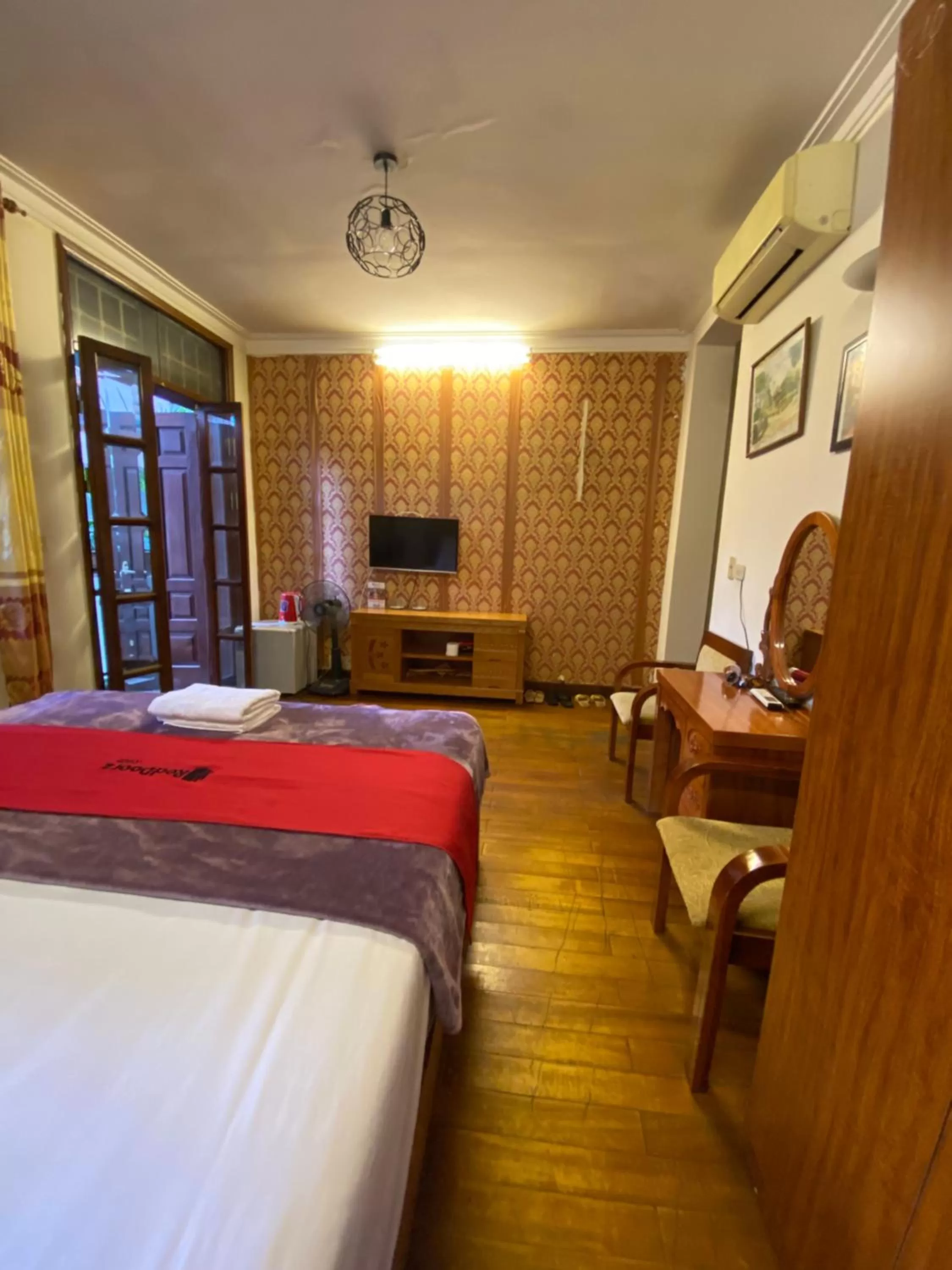 Photo of the whole room, Bed in Sophie hotel