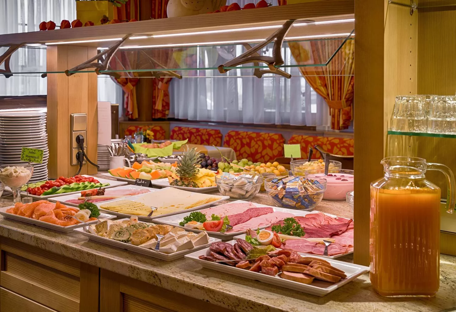 Buffet breakfast in Hotel Zum Löwen - Unteres Wirtshaus