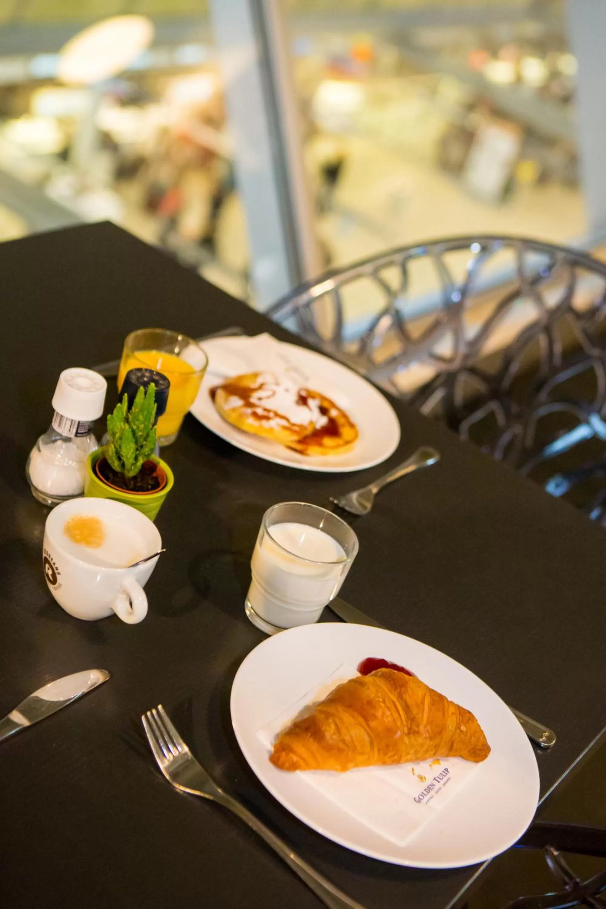 Buffet breakfast in Tulip Inn Eindhoven Airport