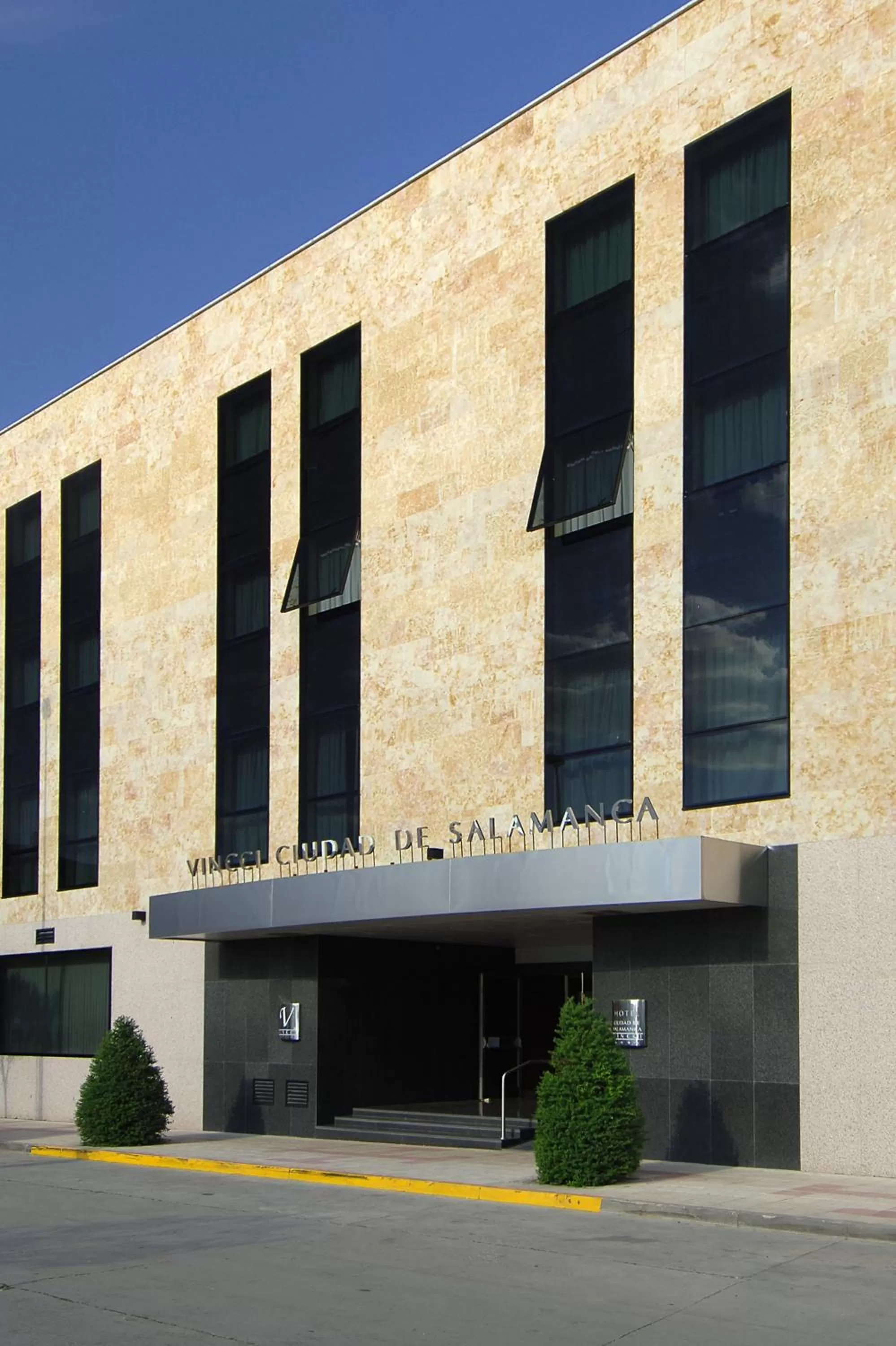 Facade/entrance in Vincci Ciudad de Salamanca