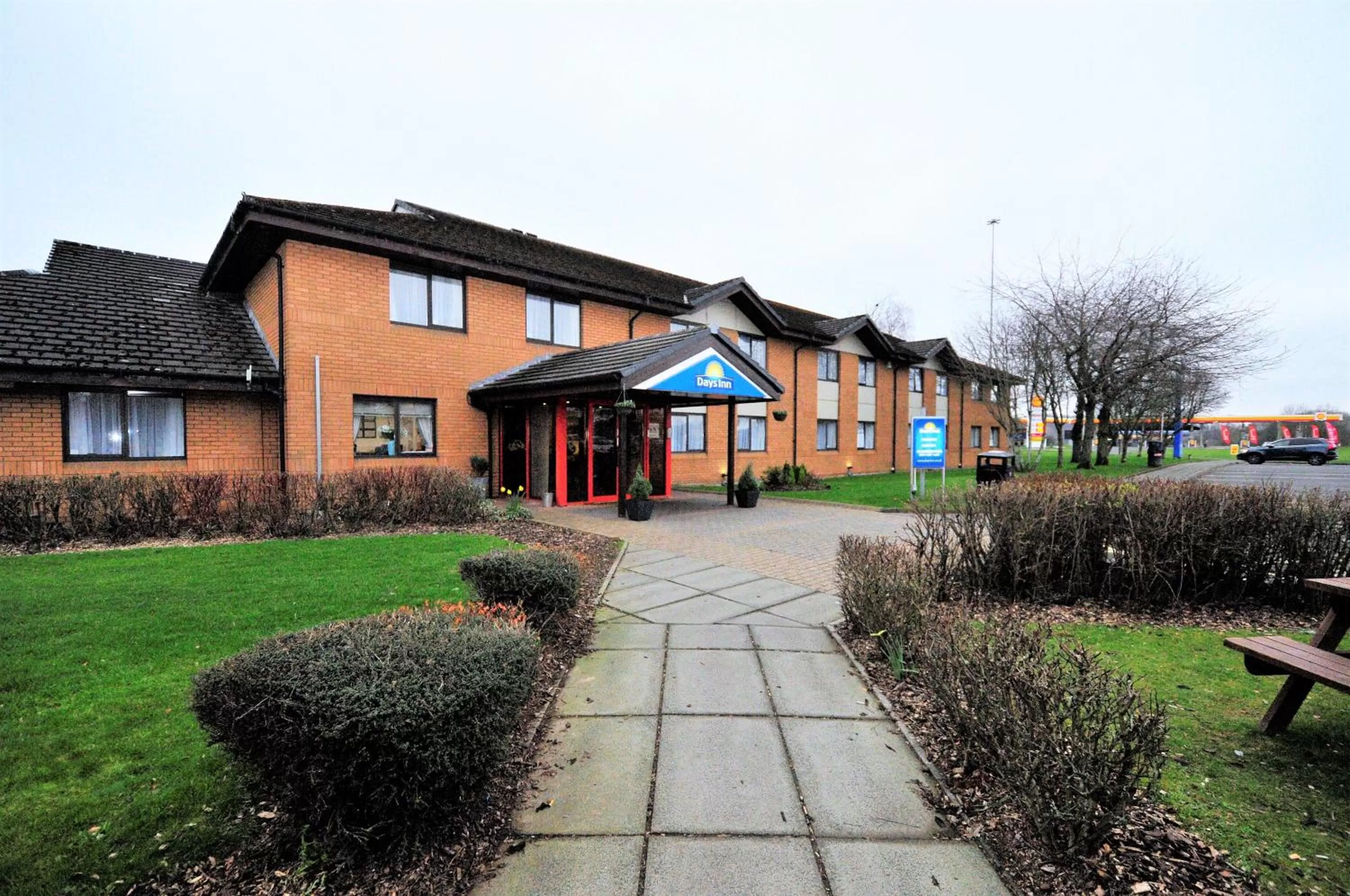 Property building in Days Inn Hamilton