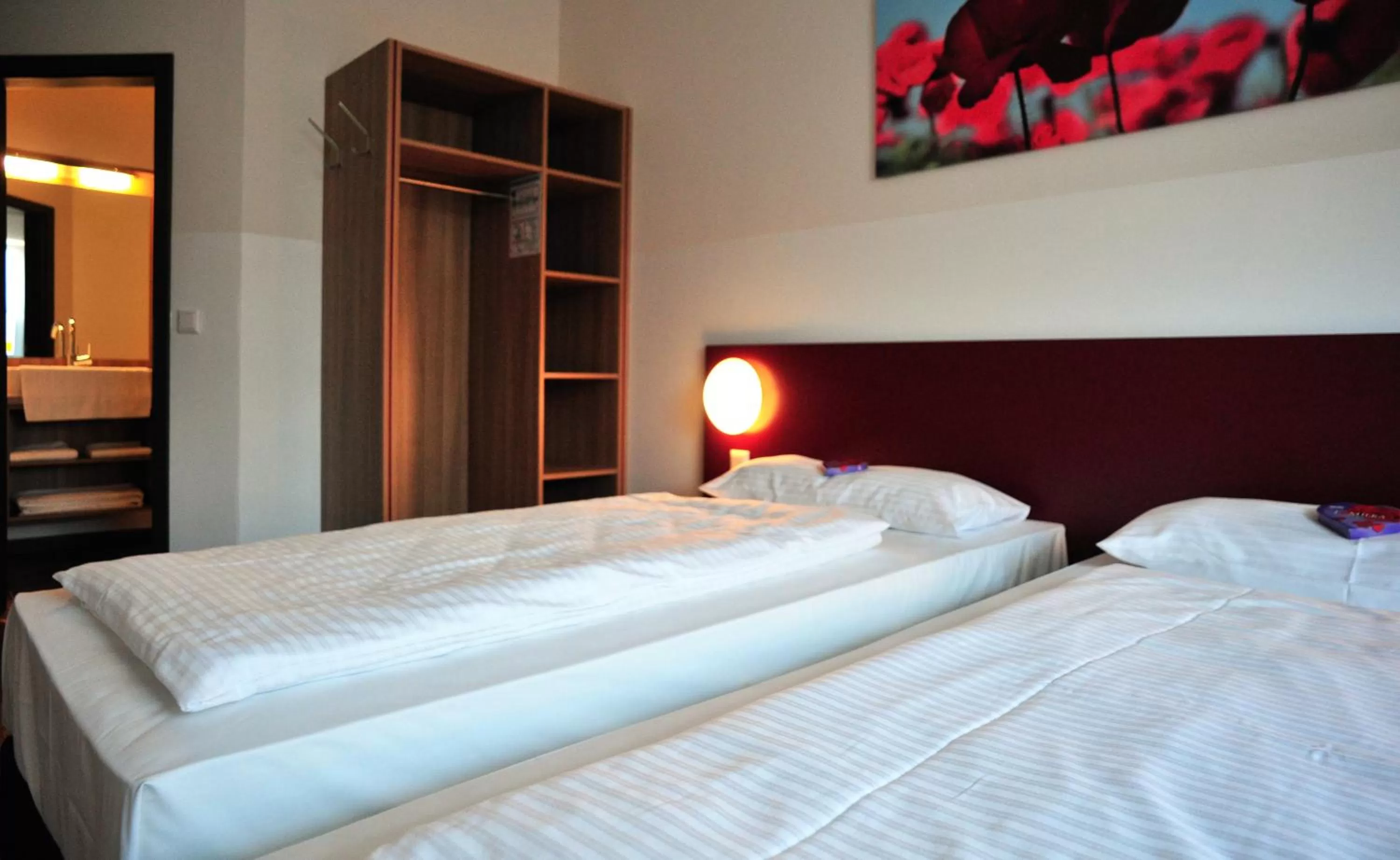 Bed in Hotel Asbach-Bäumenheim