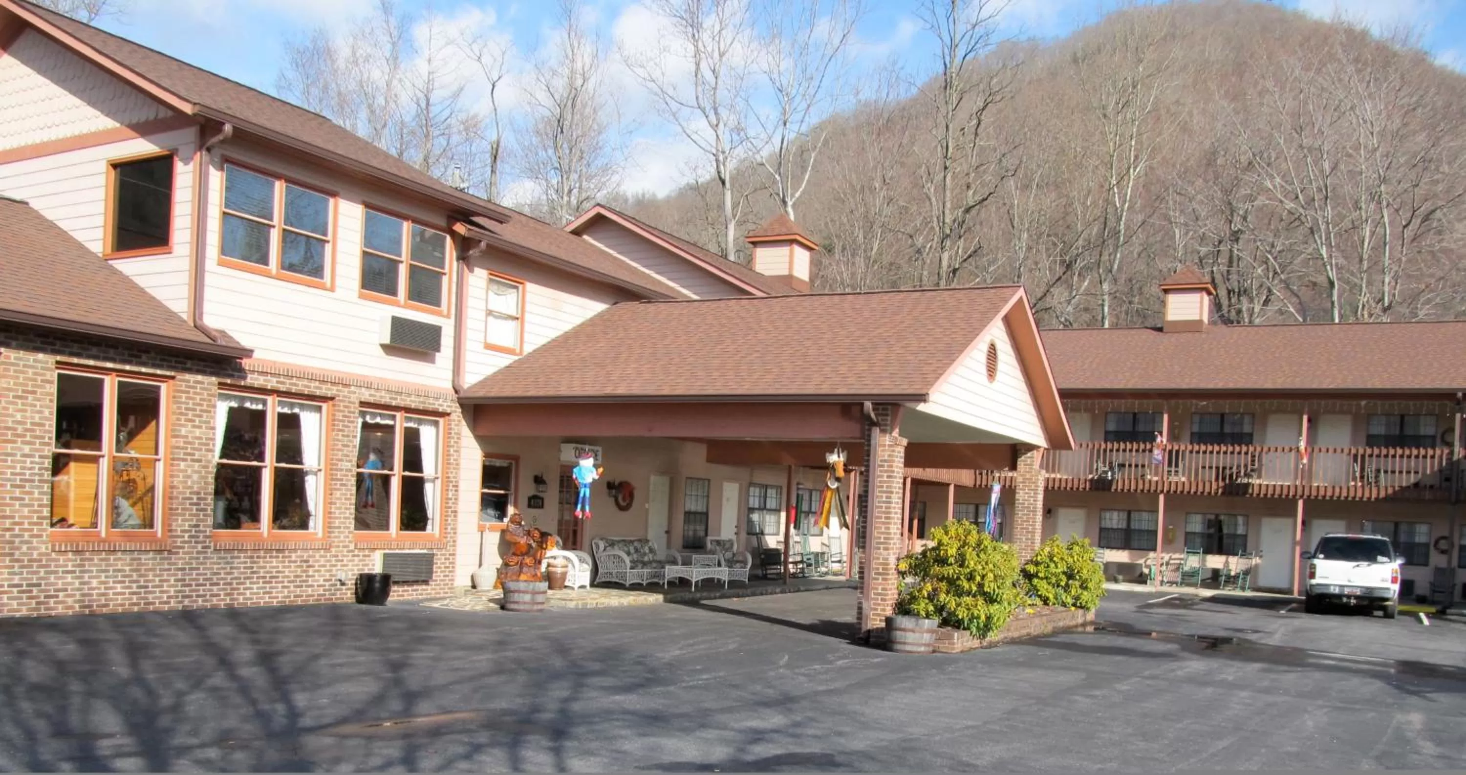 Facade/entrance in Jonathan Creek Inn and Villas