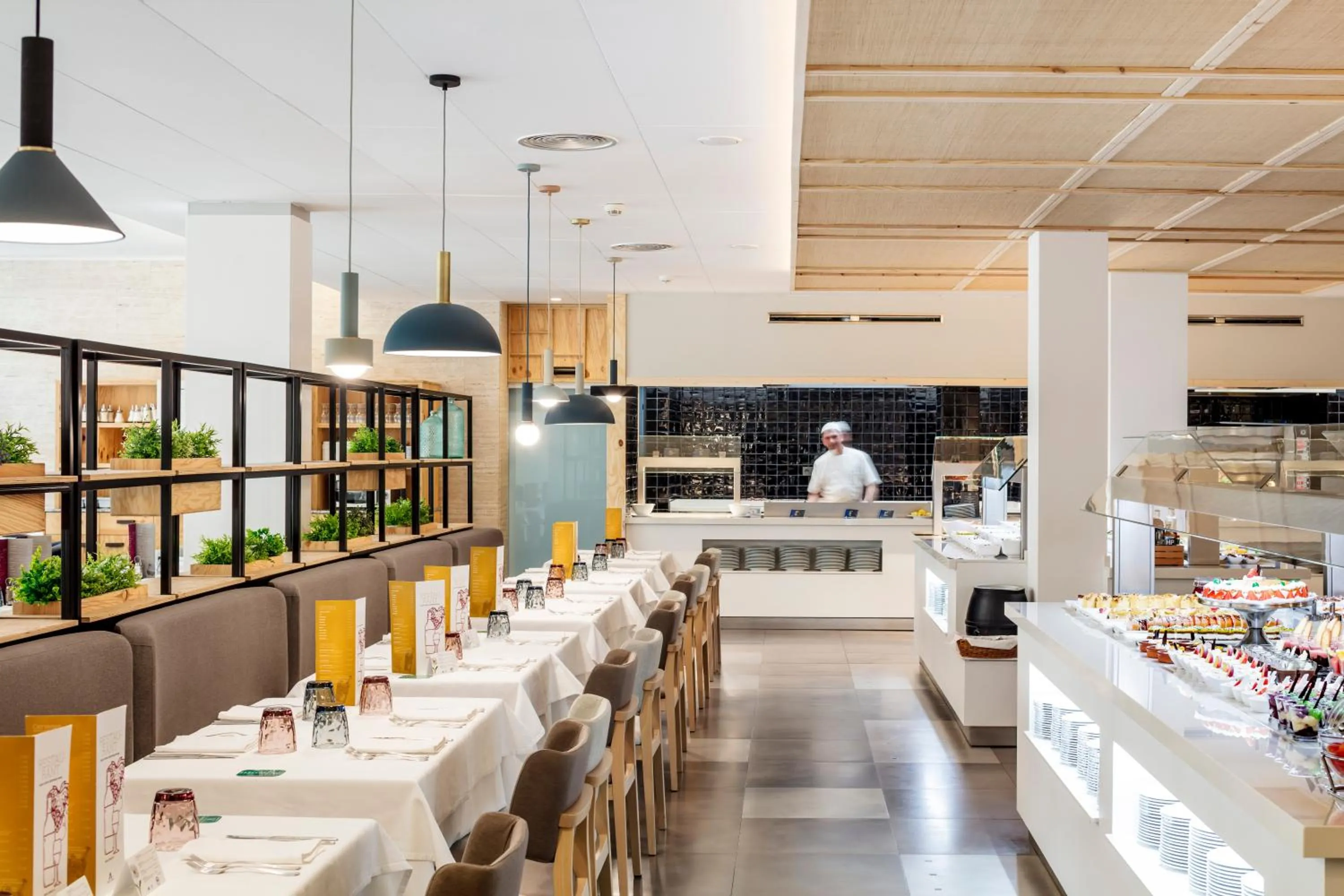 Breakfast in AQUA Hotel Bertran Park