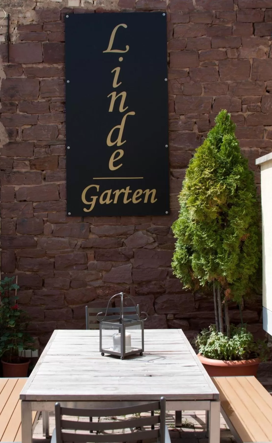 Patio, Property Logo/Sign in Linde Restaurant & Hotel