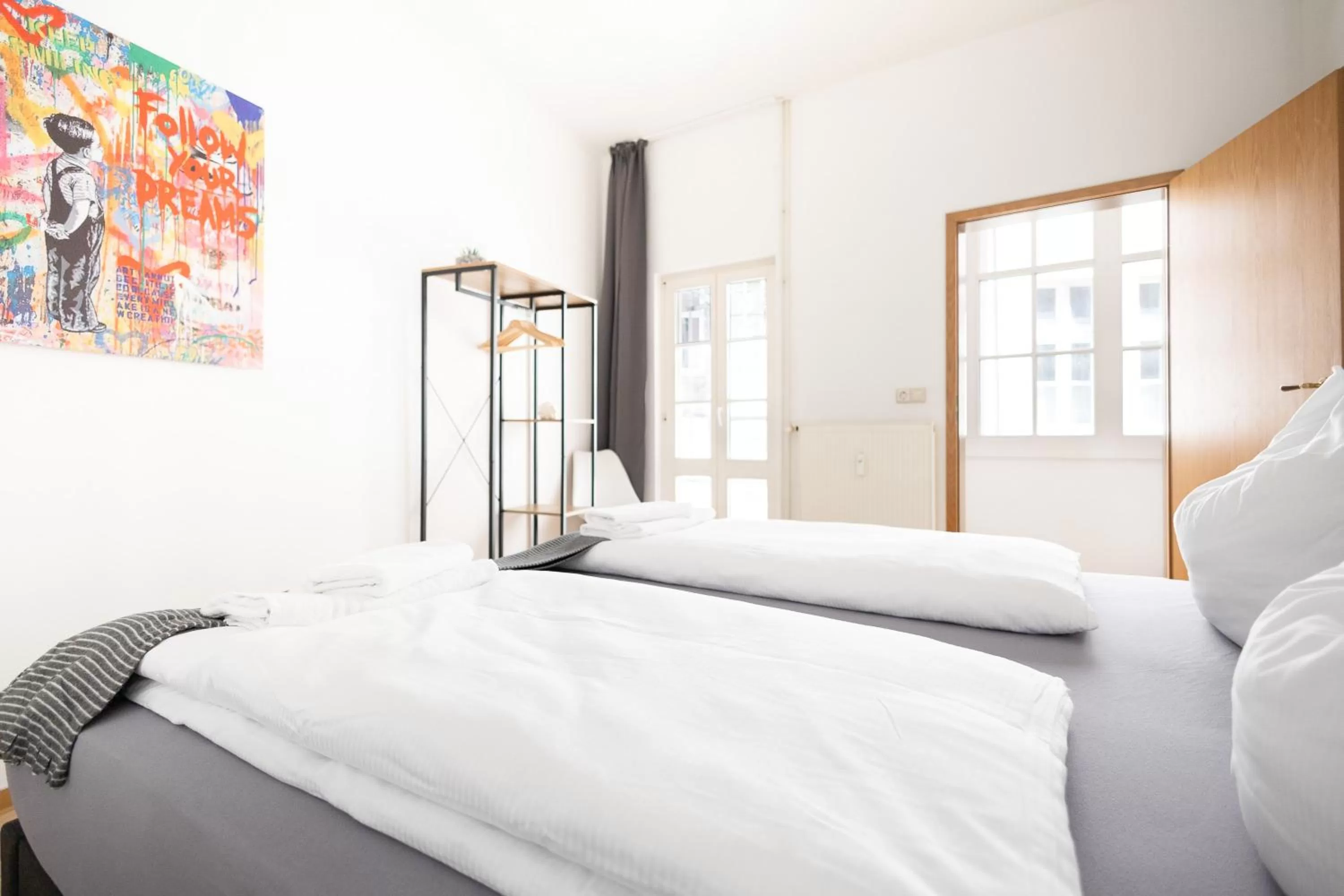 Bed in Ko-Living Space an der Oper - Street Art Design Apartments