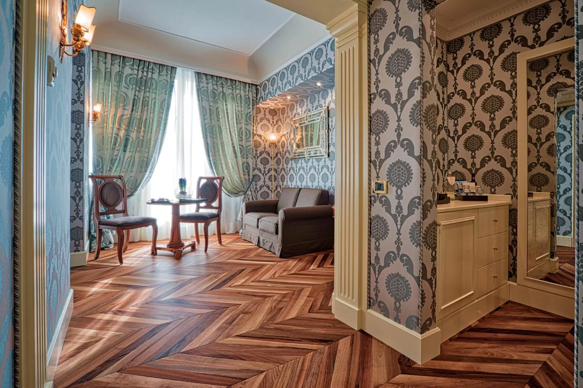 Photo of the whole room in Londra Palace Venezia