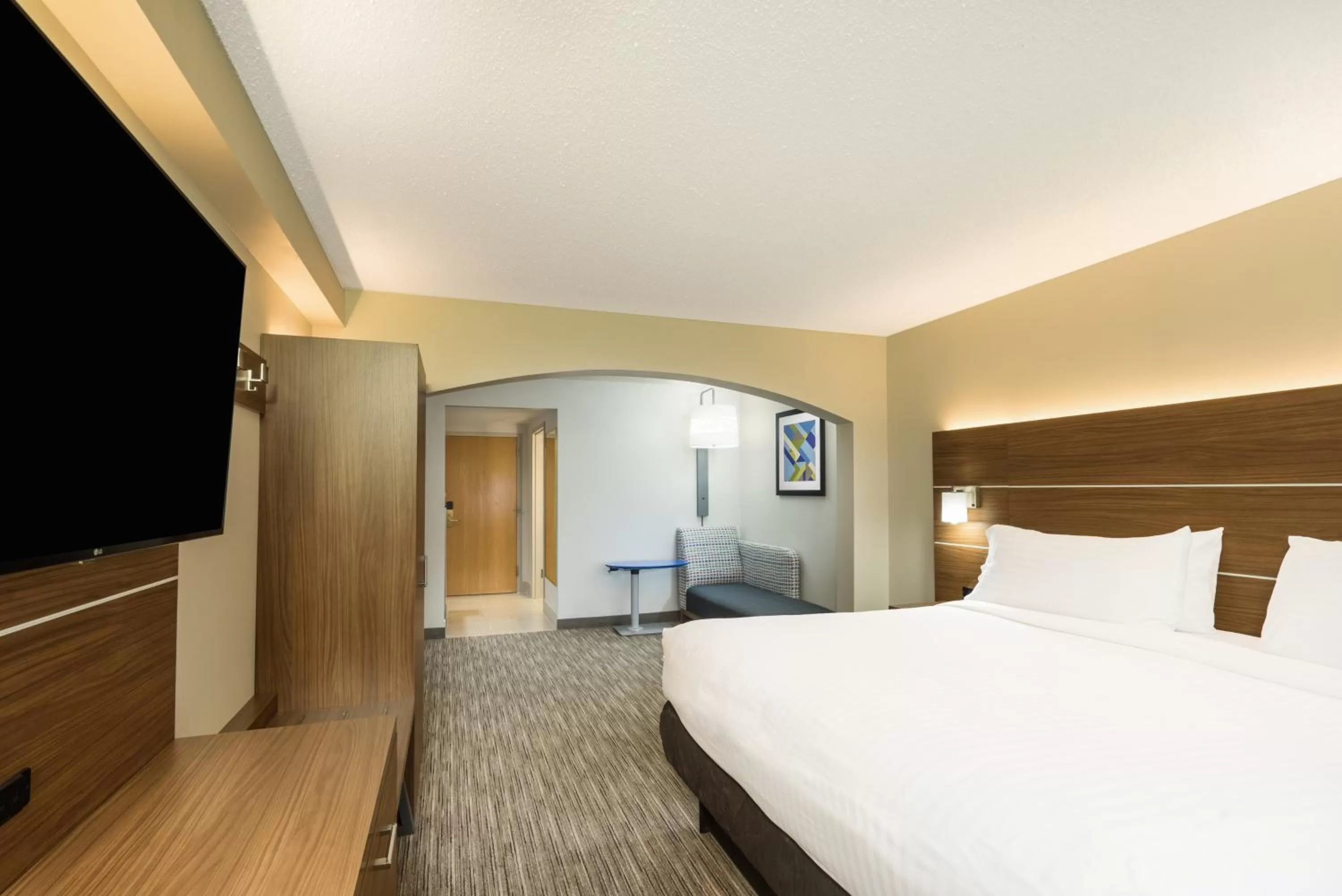 Photo of the whole room, Bed in Holiday Inn Express Hotel & Suites Louisville East by IHG