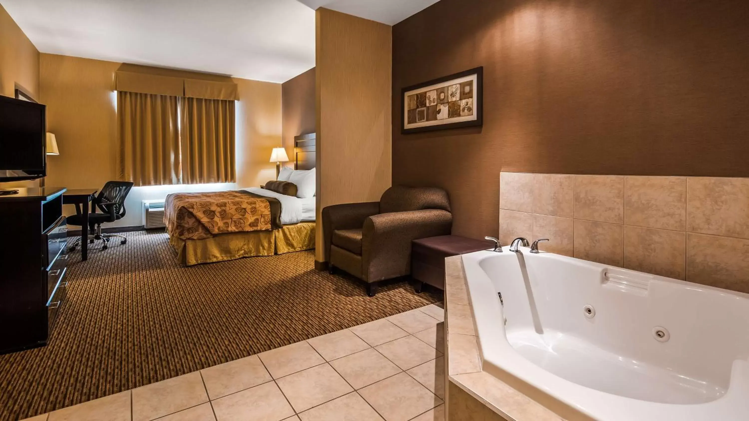 King Suite with Spa Bath and Kitchen in Best Western Plus Estevan Inn & Suites King Suite with Spa Bath and Kitchen in Best Western Plus Estevan Inn & Suites