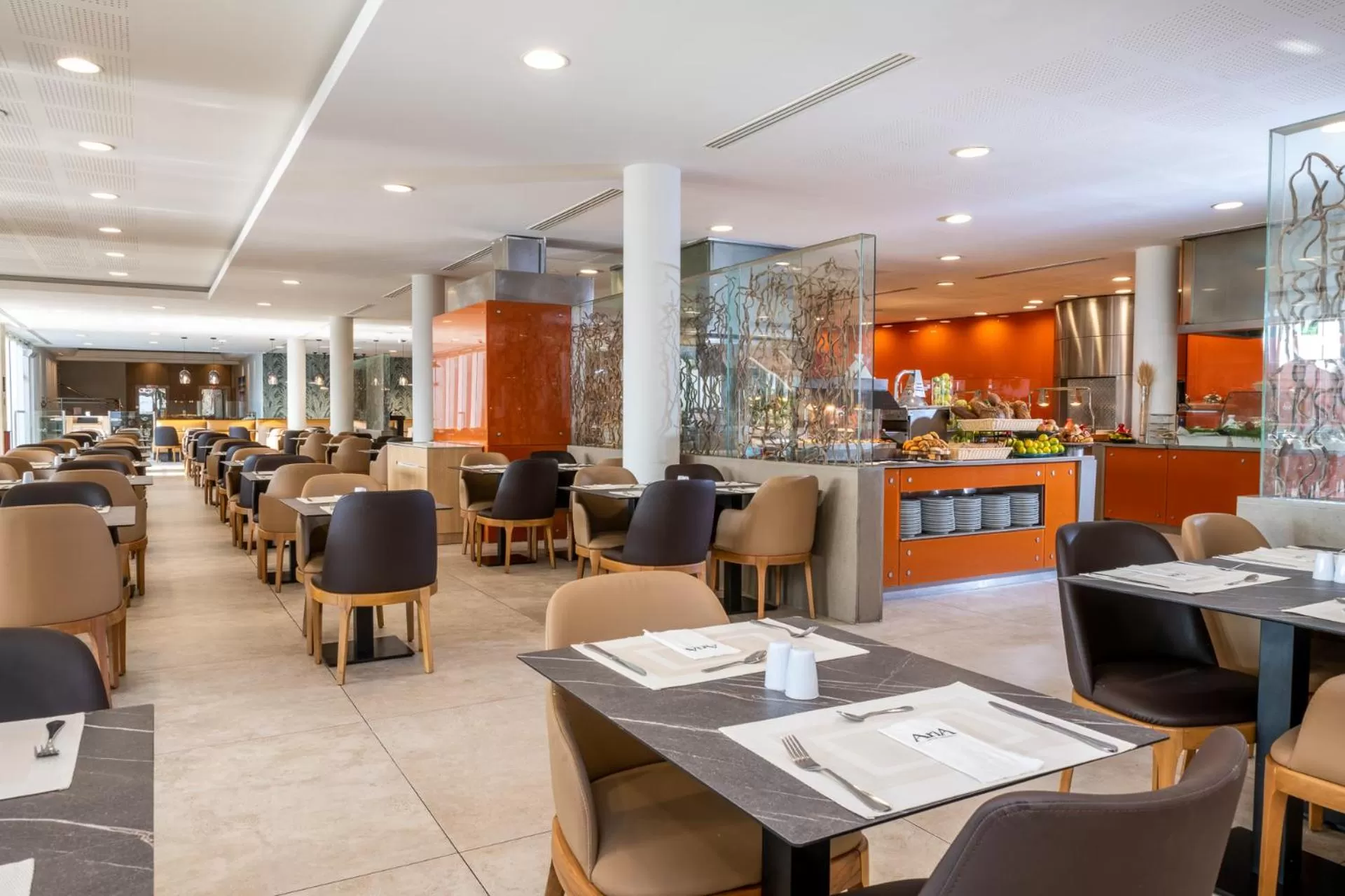 Restaurant/places to eat in Aria