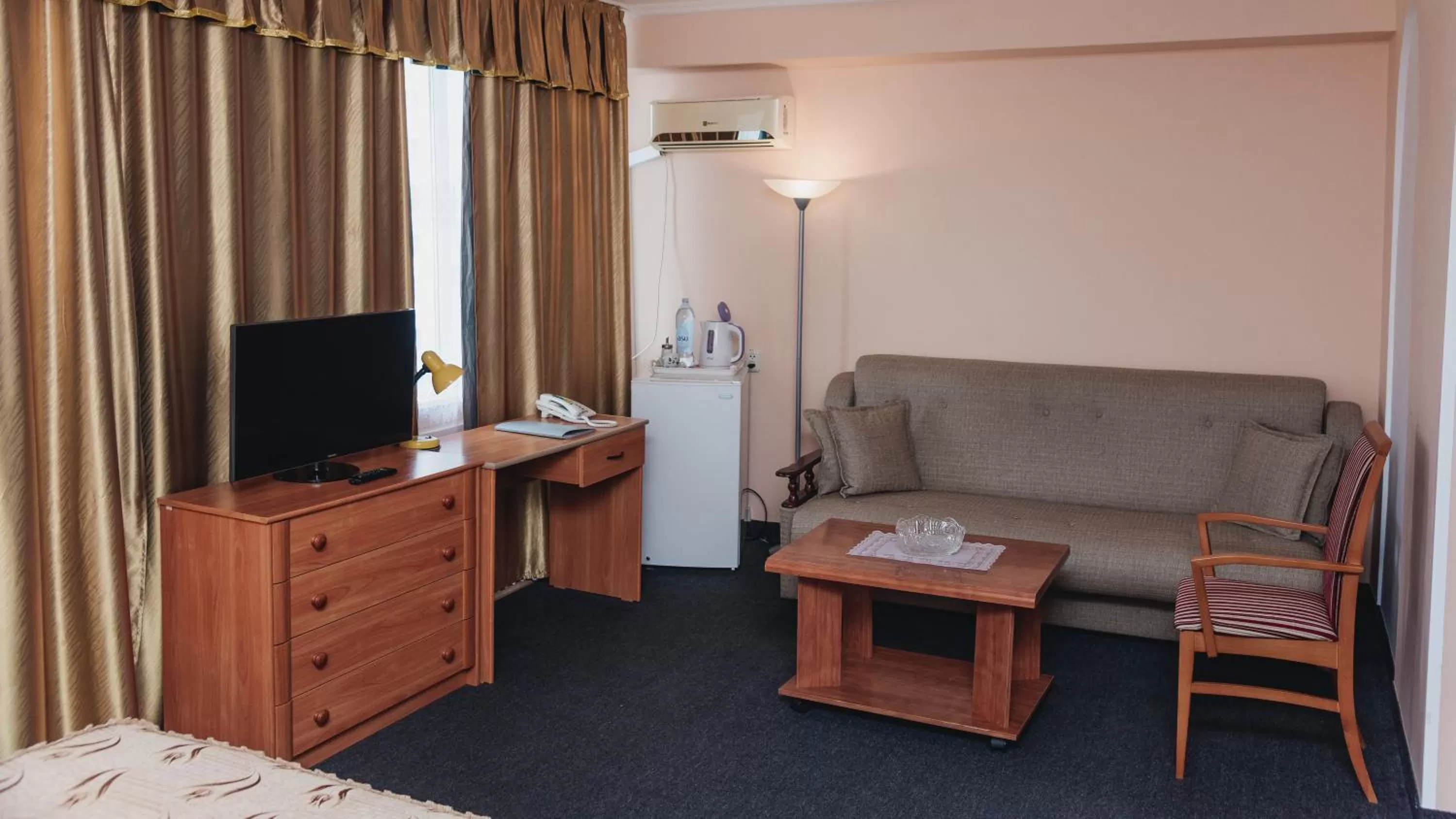 Seating area in Aktobe Hotel