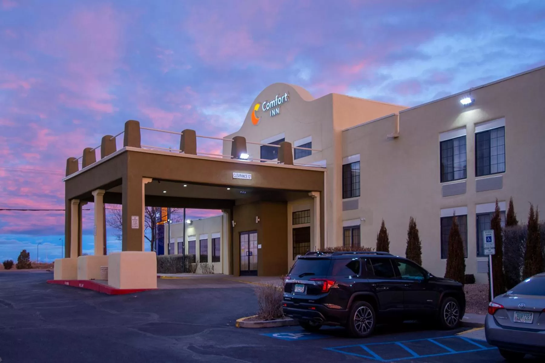 Facade/entrance in Comfort Inn Santa Fe South