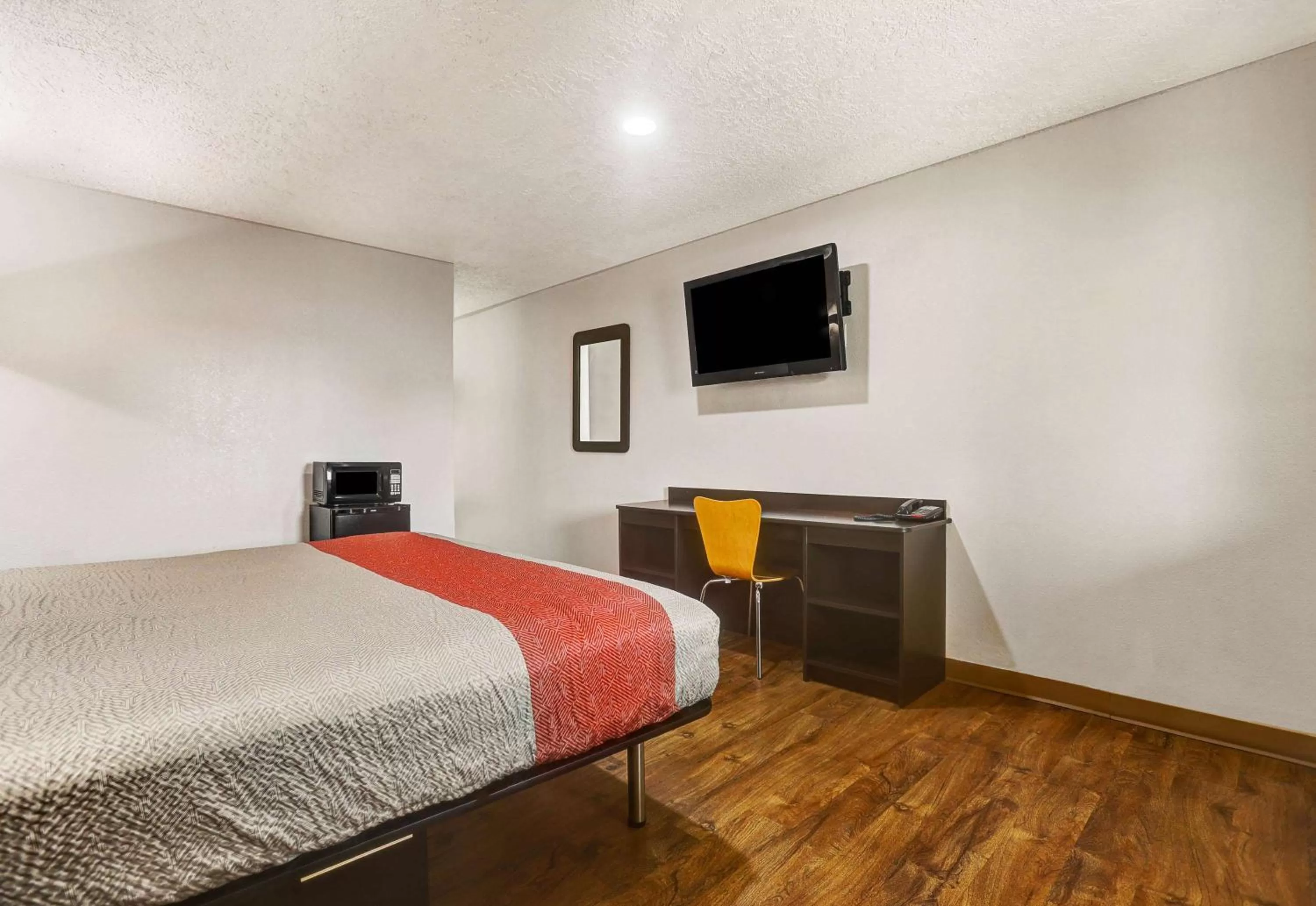 Bedroom, Bed in Motel 6-Clovis, NM