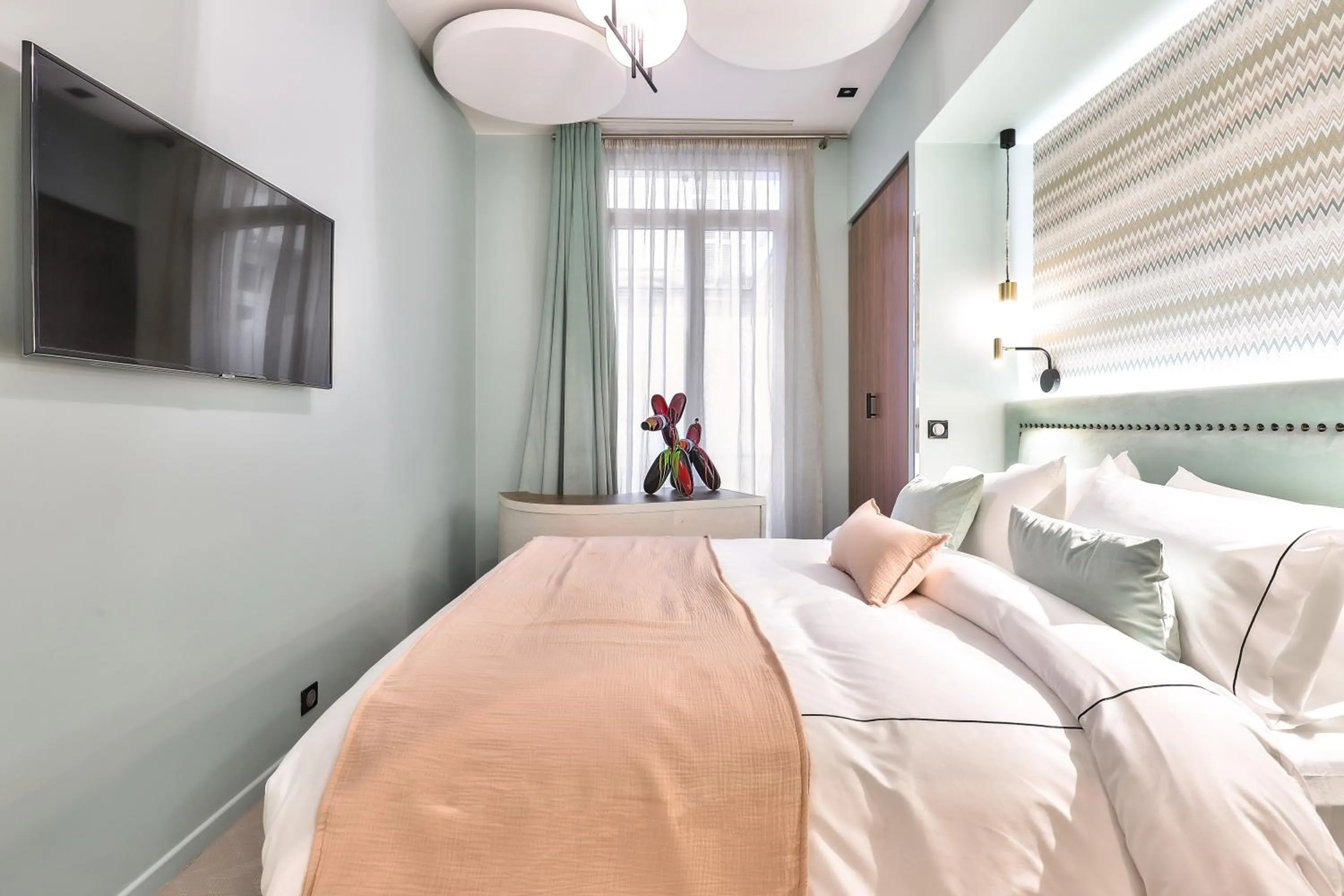 Bedroom, Bed in Hotel 33 Marbeuf