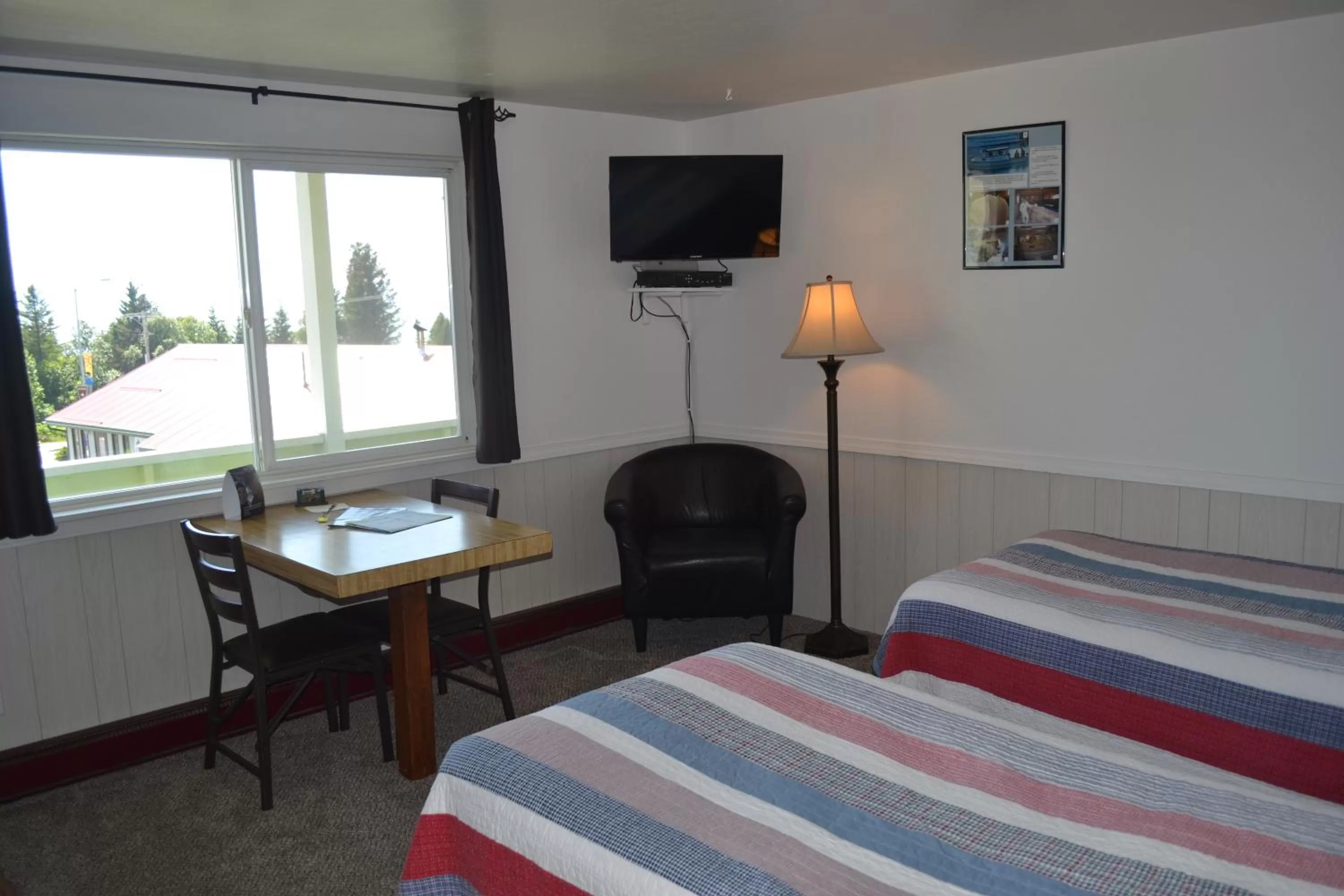 Photo of the whole room, Bed in Pioneer Inn Downtown