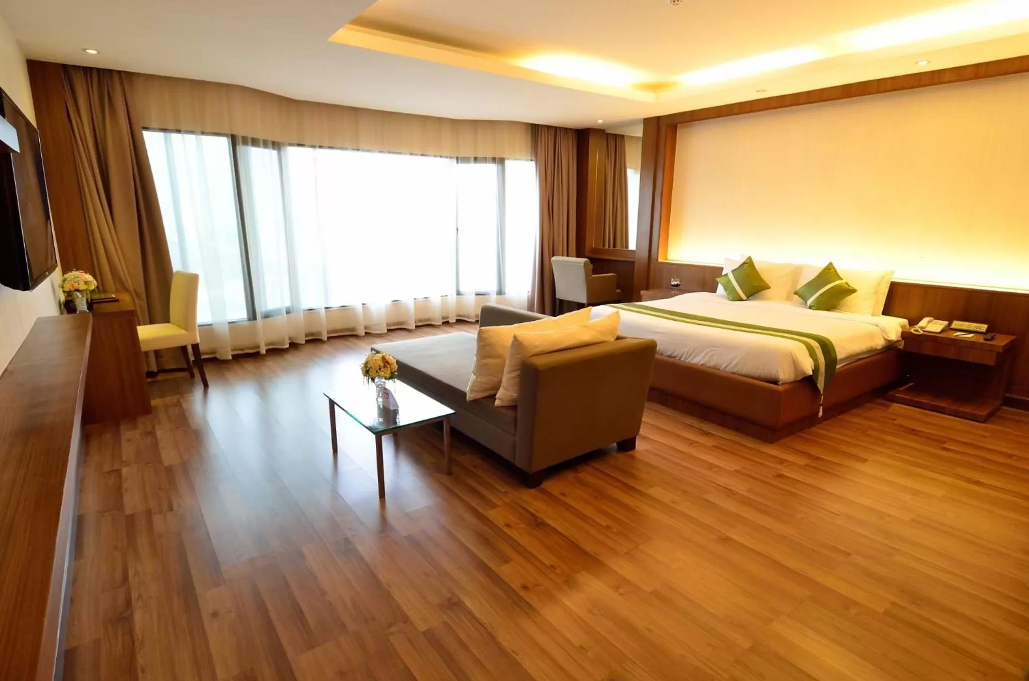 Photo of the whole room, Bed in Chiangmai Grandview Hotel & Convention Center