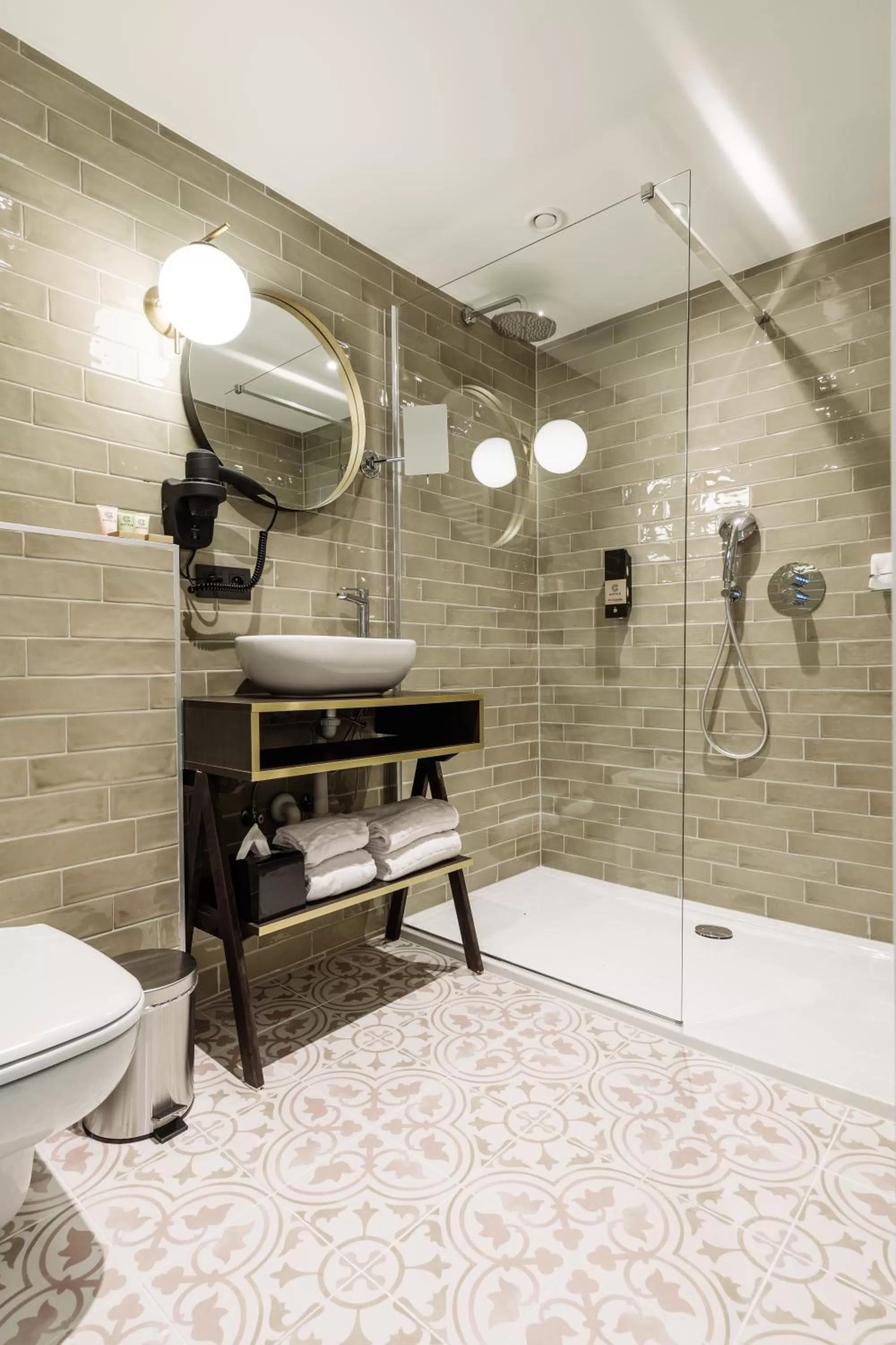 Shower in C-Hotels Continental