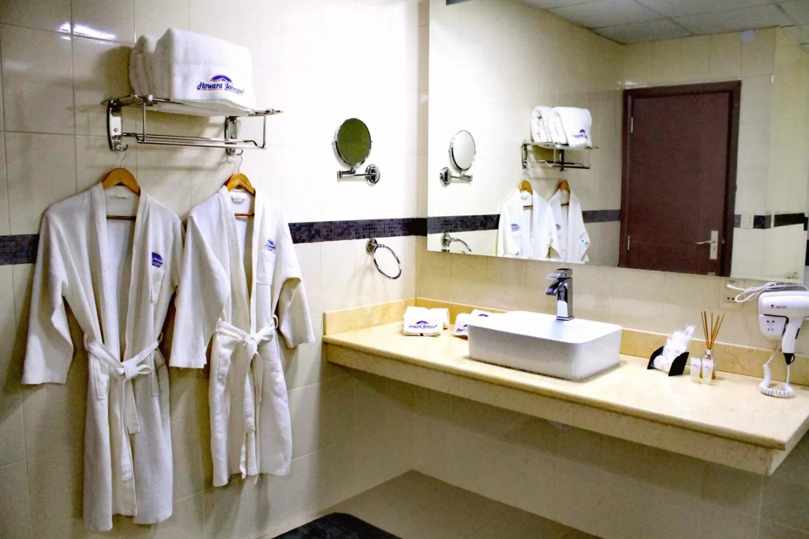 Deluxe Suite with Spa Bath in Howard Johnson Ciudad del Este