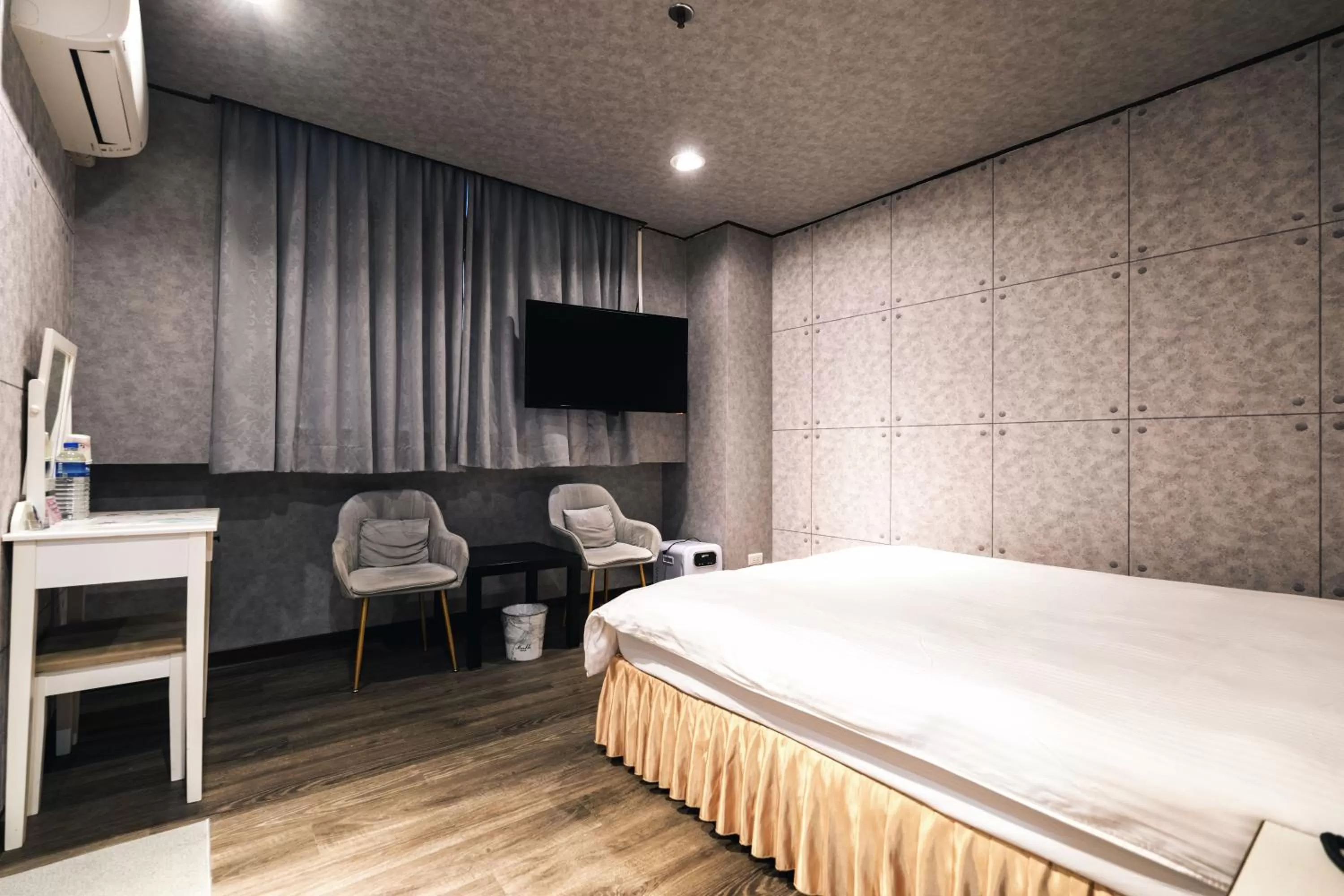 Photo of the whole room, Bed in Sofu Hotel