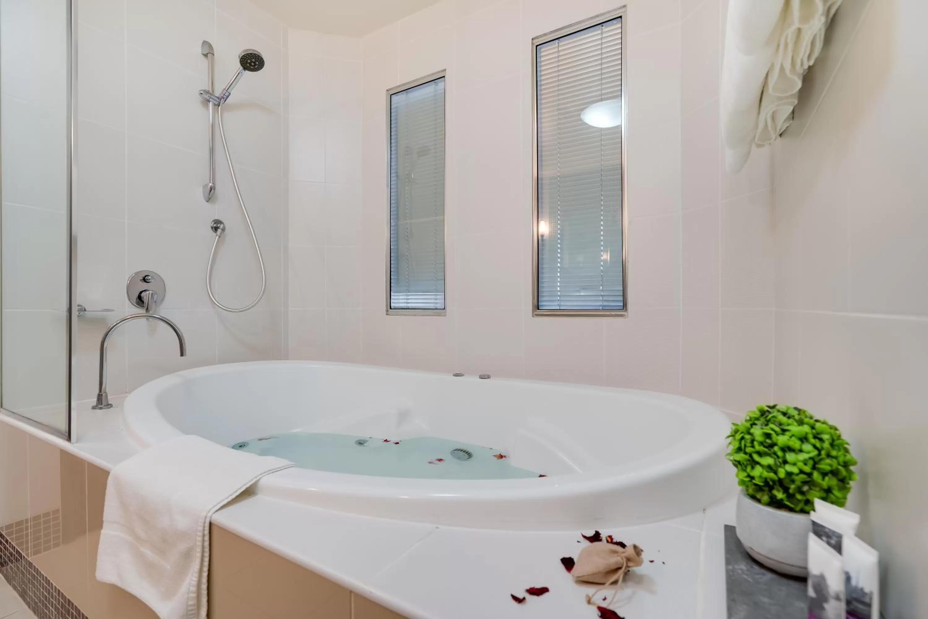 Hot Tub in Mercure Albury