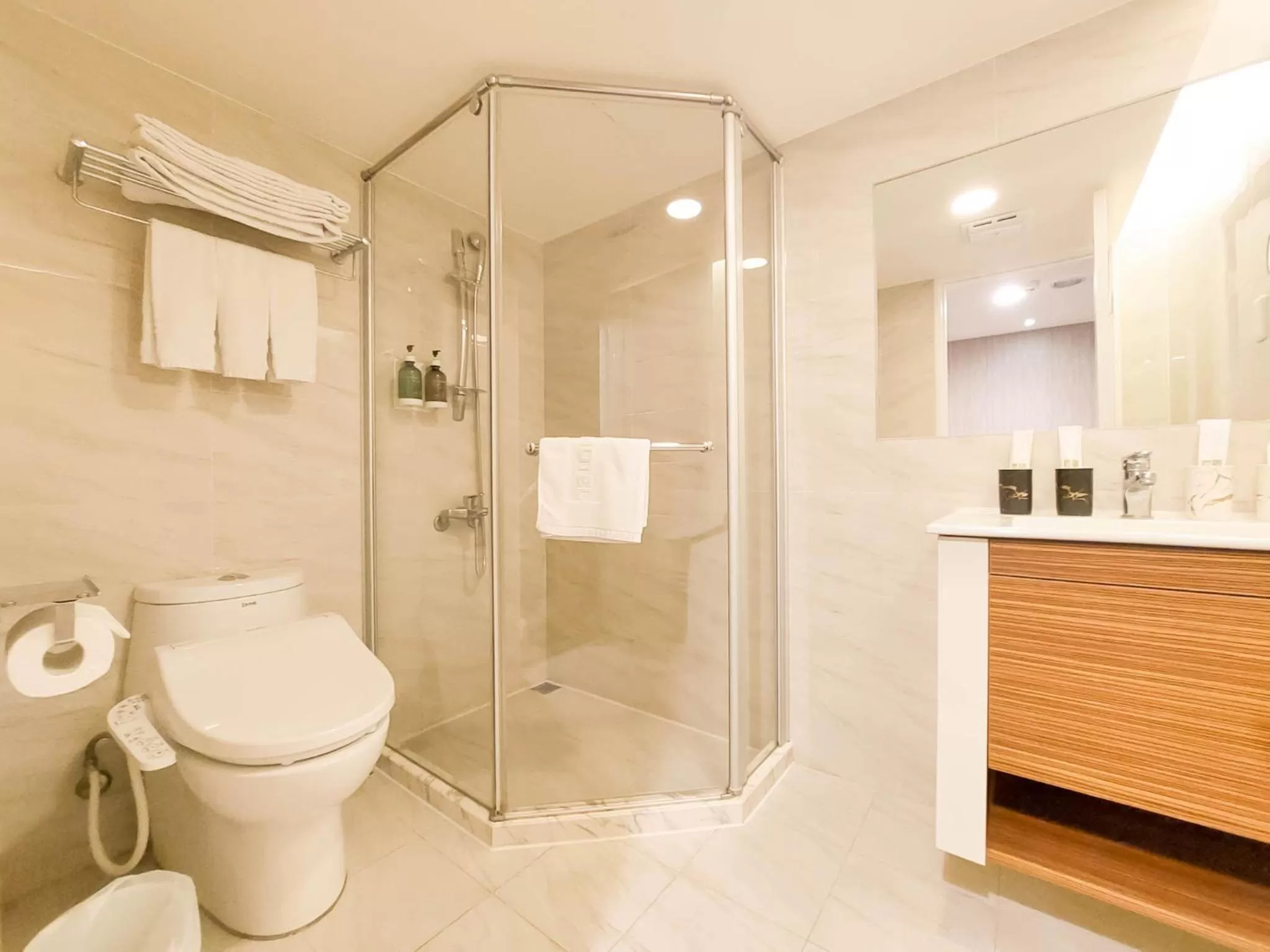 Bathroom in Green Hotel - Tea Way