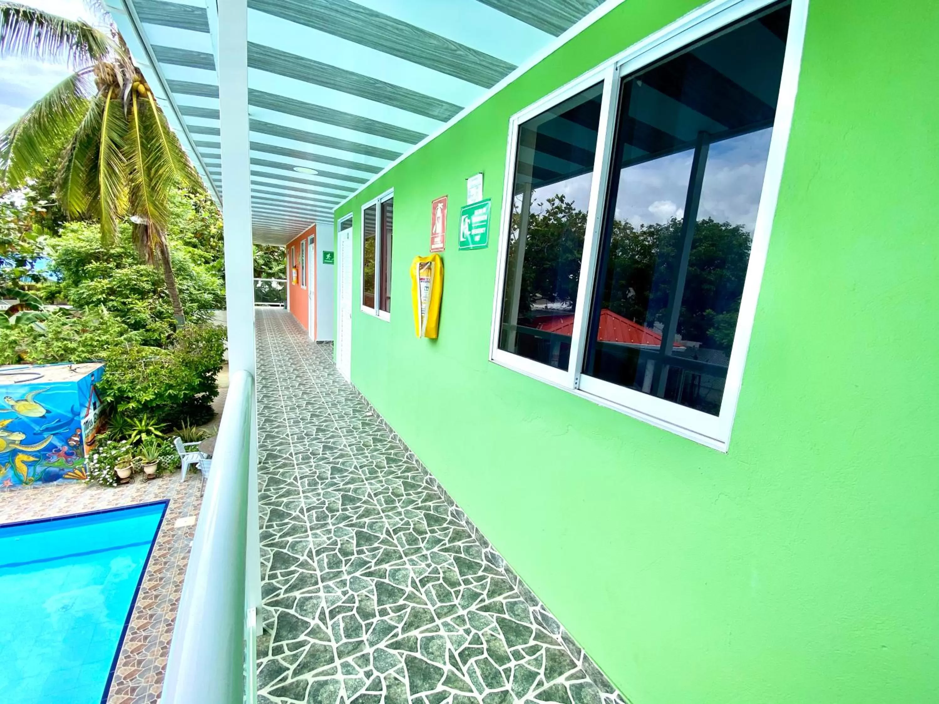 Balcony/Terrace, Pool View in Apartamento Miss Brigida