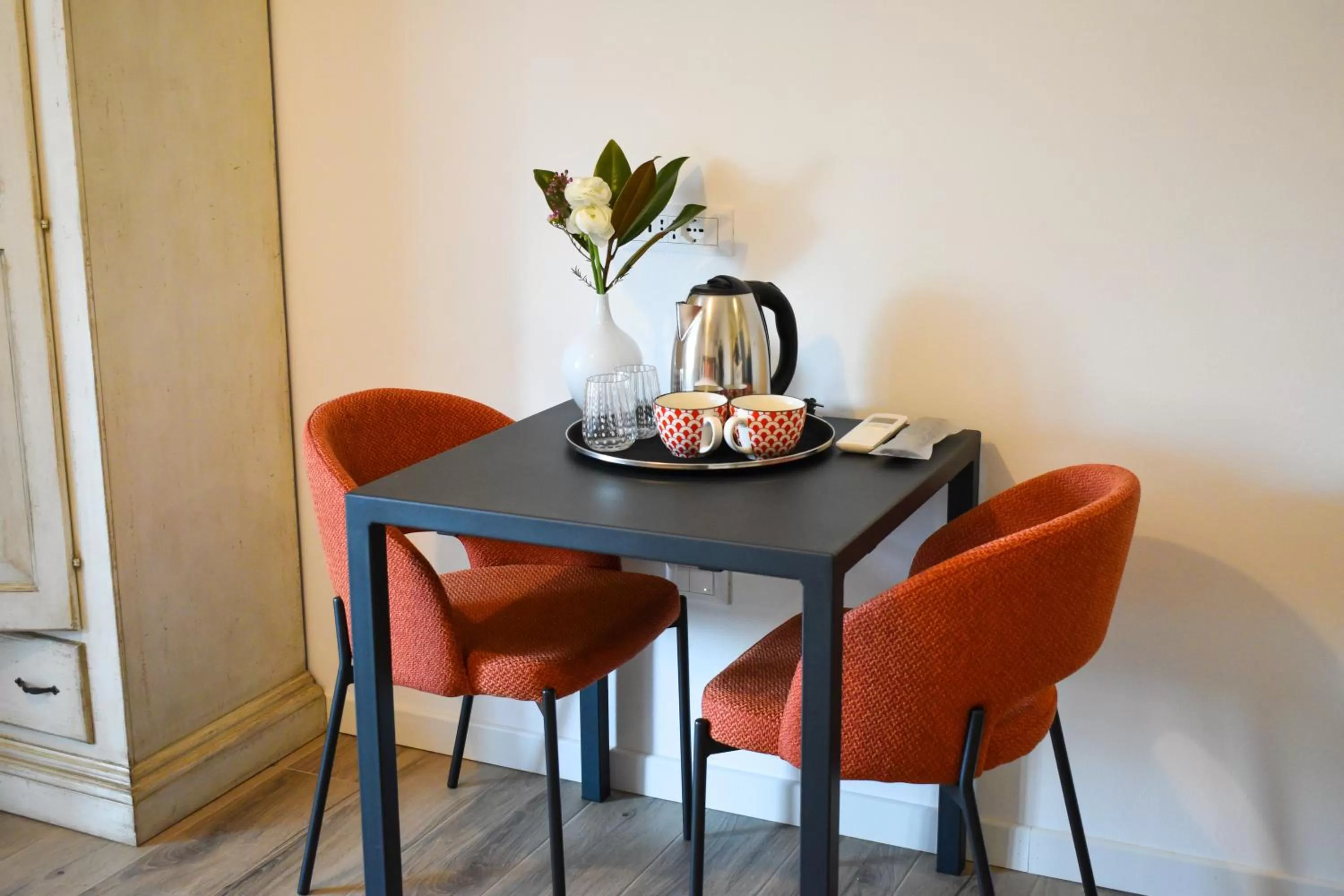 Coffee/tea facilities, Dining Area in Bed and Breakfast Le Giale