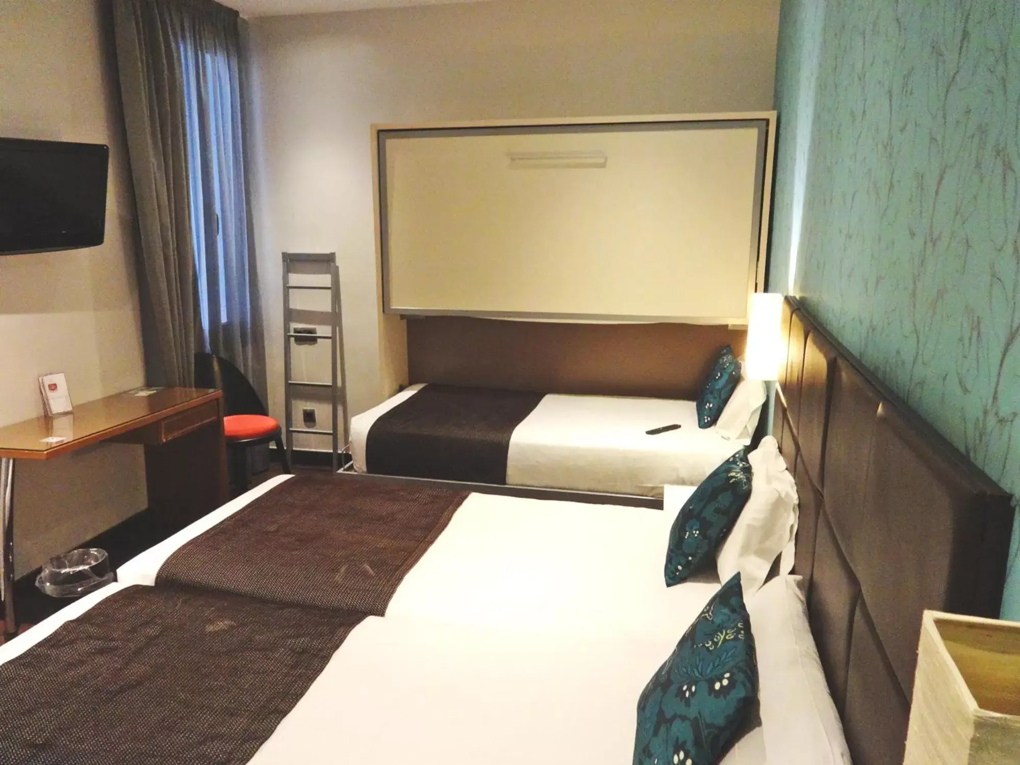 Classic Quadruple Room in Hotel Lloret Ramblas Classic Quadruple Room in Hotel Lloret Ramblas