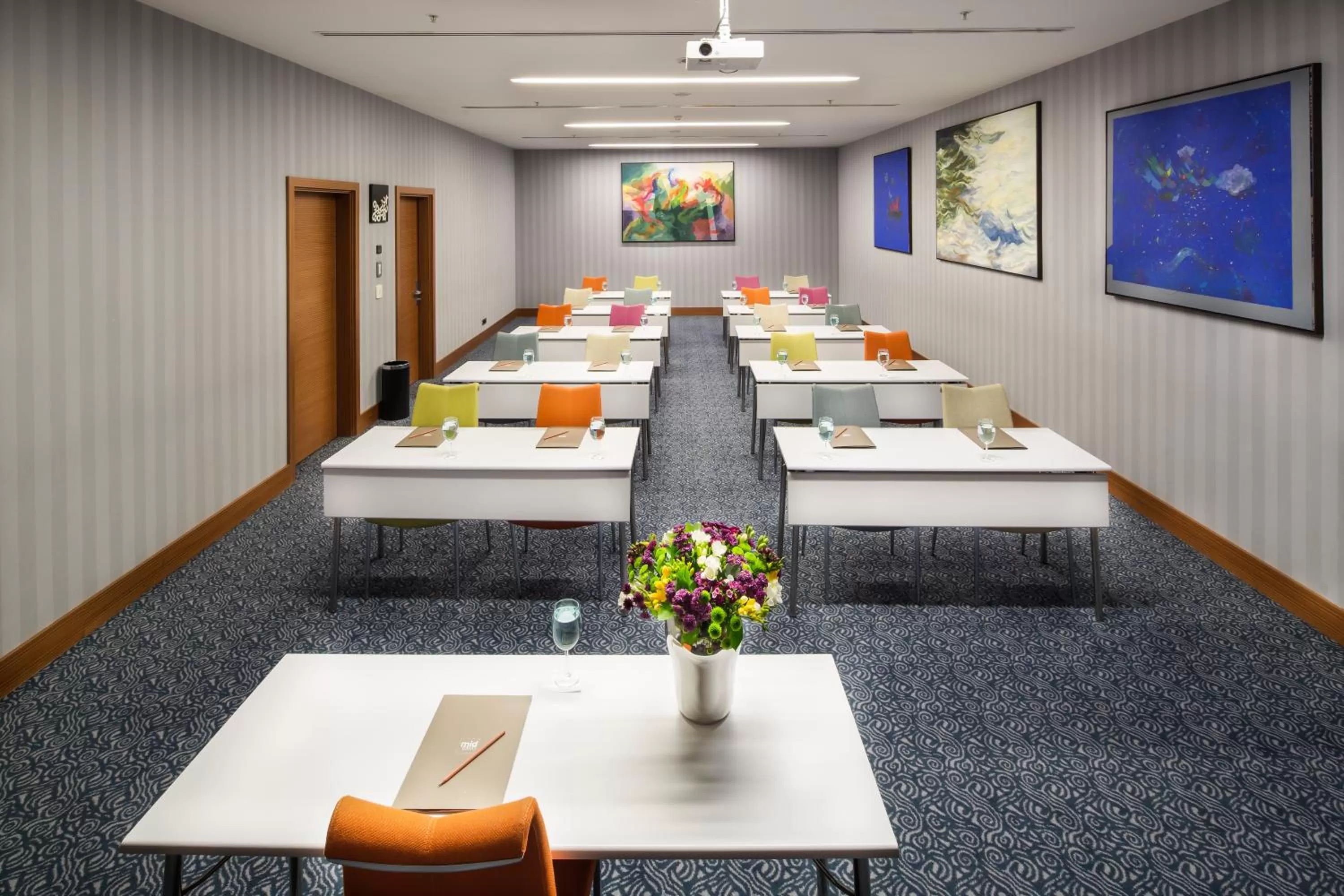 TV and multimedia in Midtown Hotel