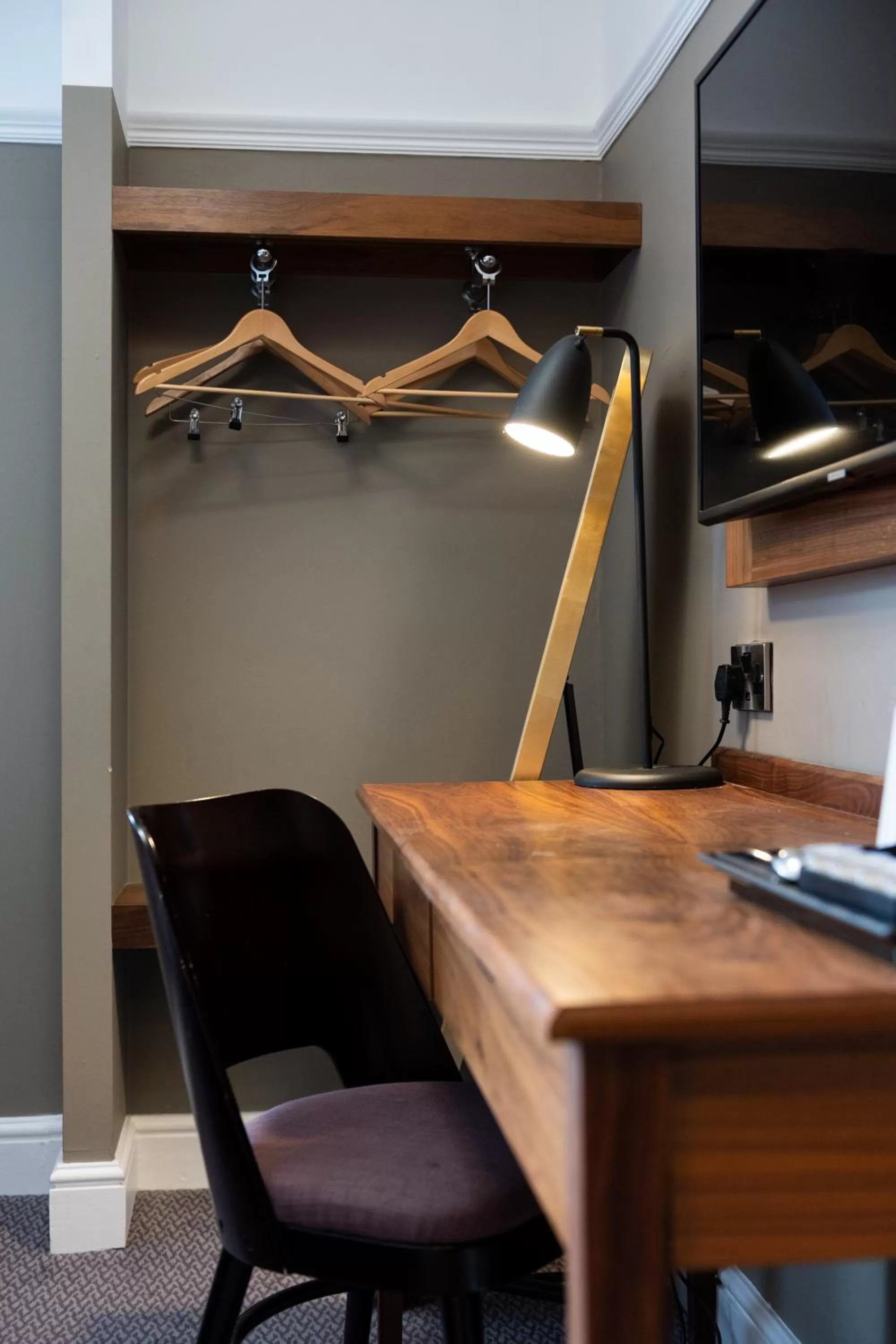 TV and multimedia in The Oatlands Chaser by Innkeeper's Collection