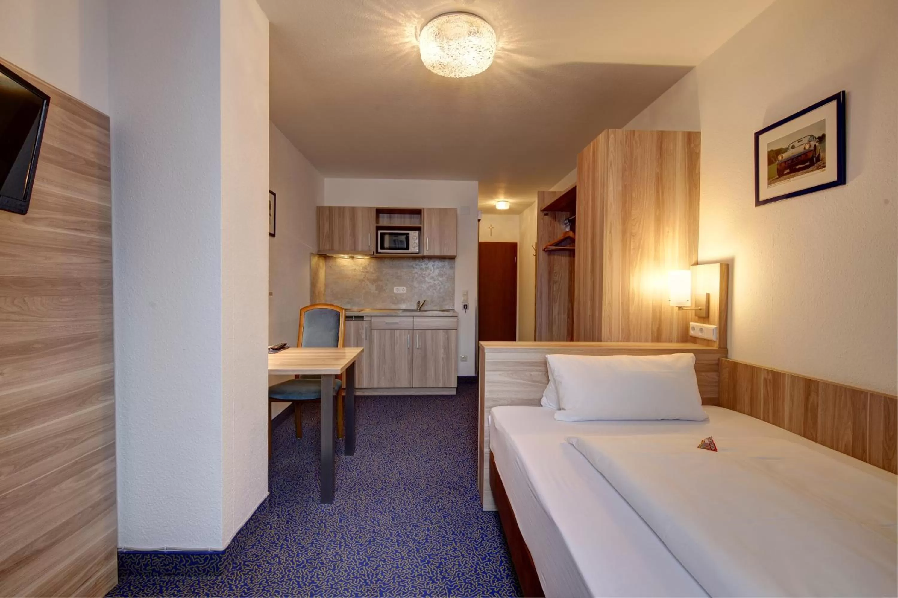 Bed in Aparthotel Deutschmeister