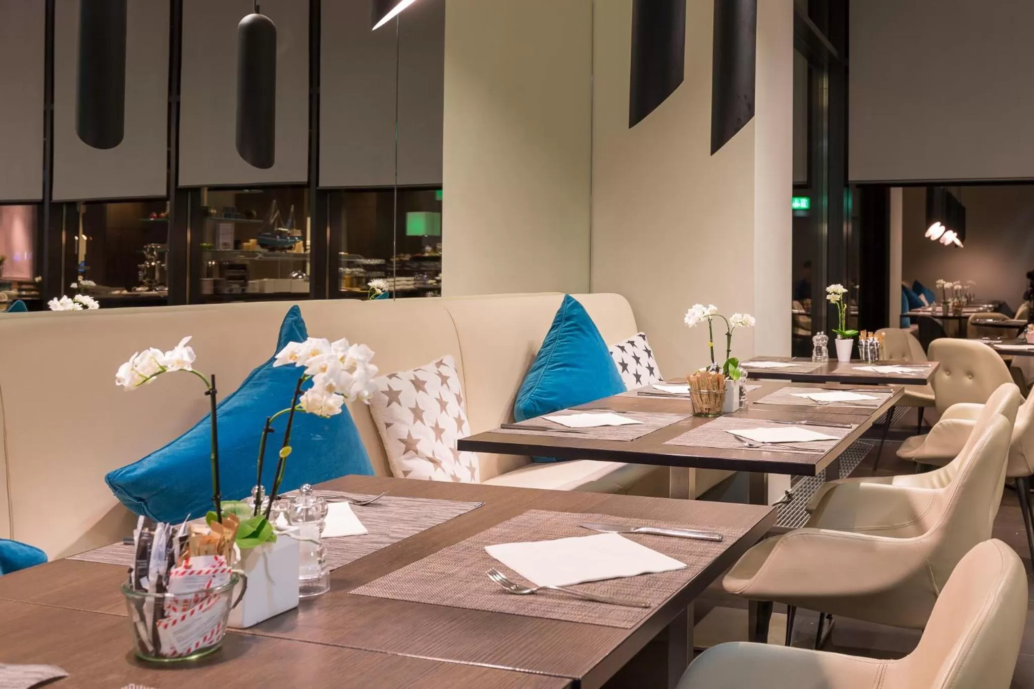 Restaurant/places to eat in Novotel Lugano Paradiso