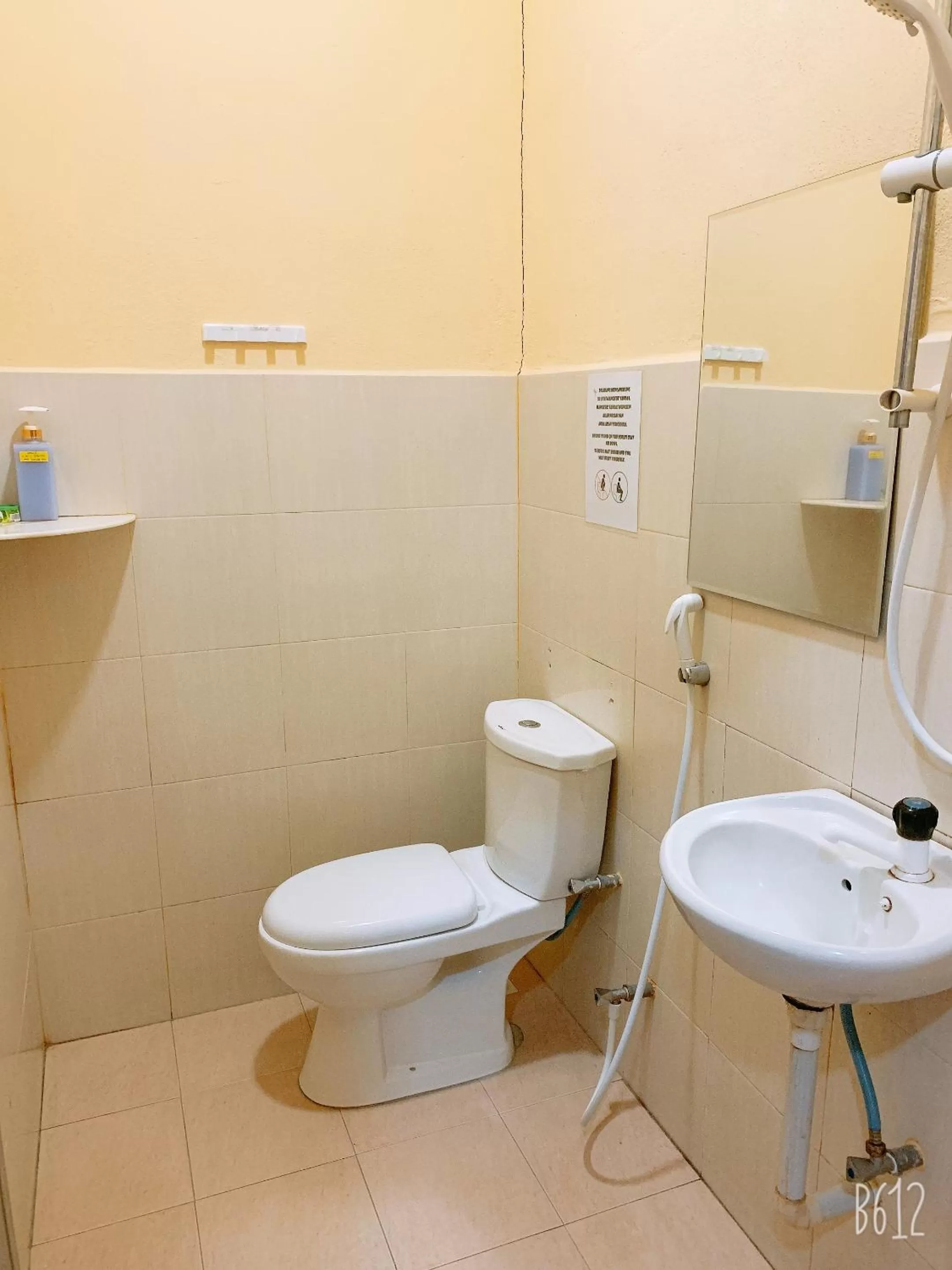 Shower in Dhania Cenang Beach Motel