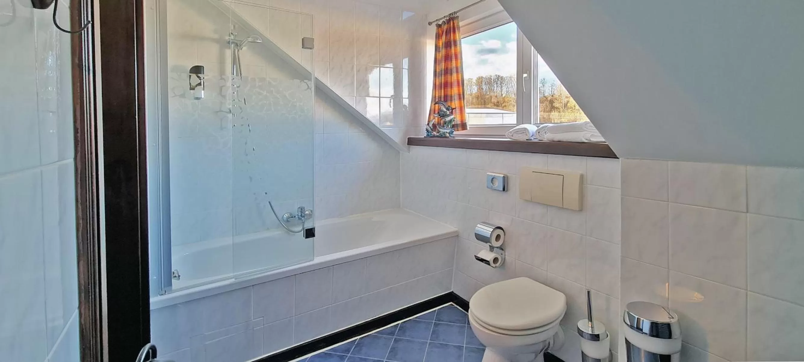 Bathroom in Donau-Hotel