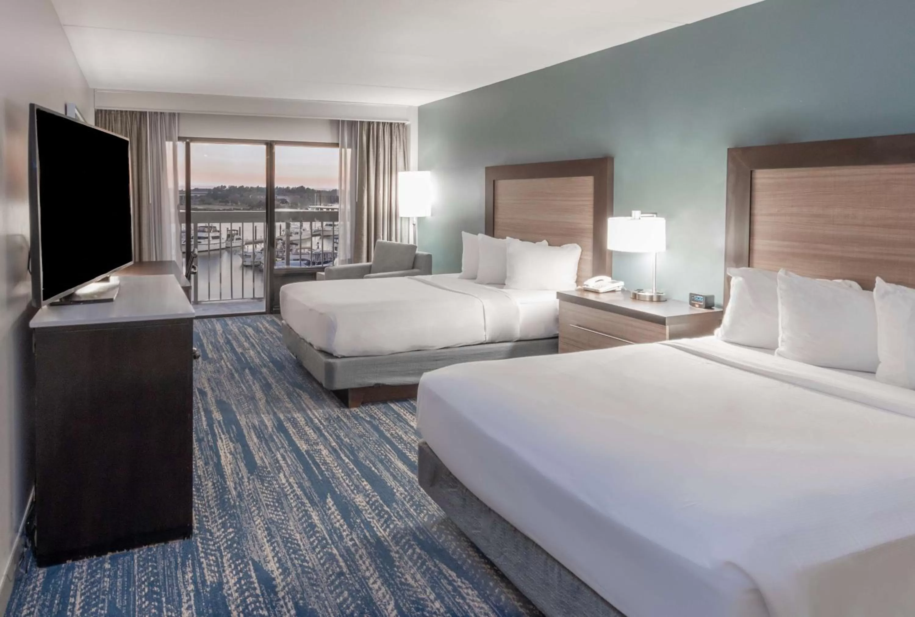 Bedroom, Bed in DoubleTree by Hilton New Bern - Riverfront