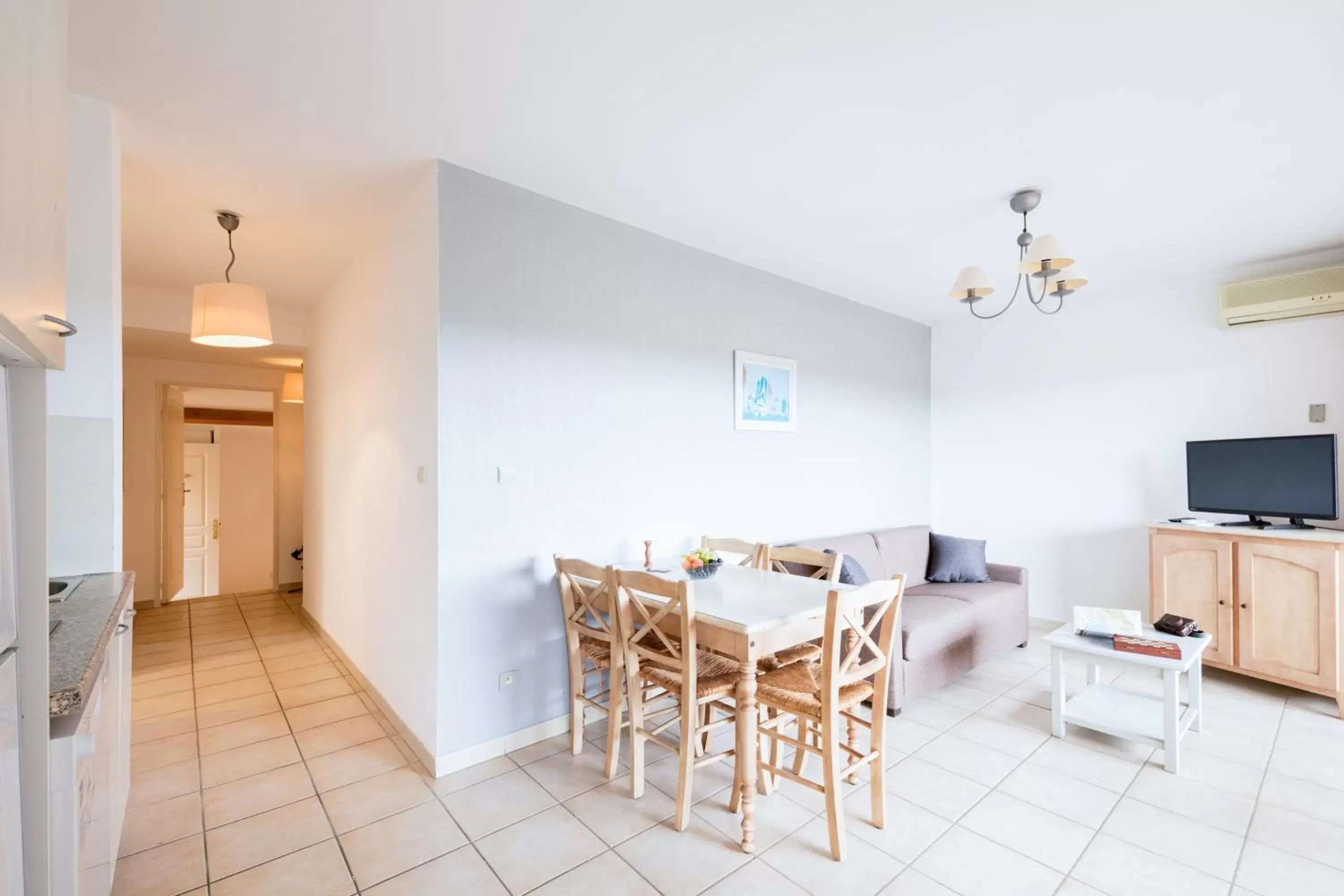 Three-Bedroom Apartment in Garden & City Les Bastides de Grimaud Three-Bedroom Apartment in Garden & City Les Bastides de Grimaud