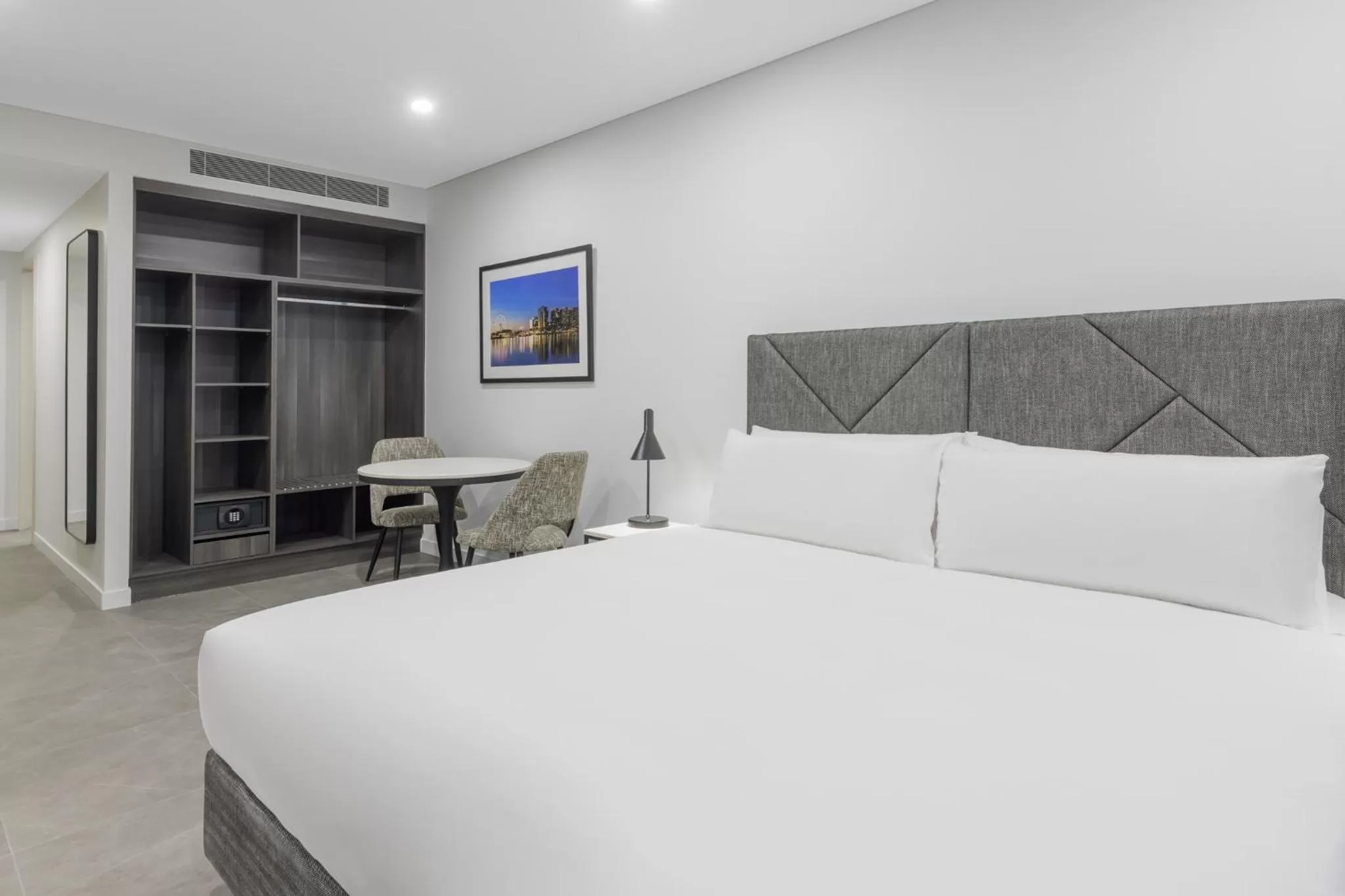 Bedroom, Bed in Meriton Suites Melbourne