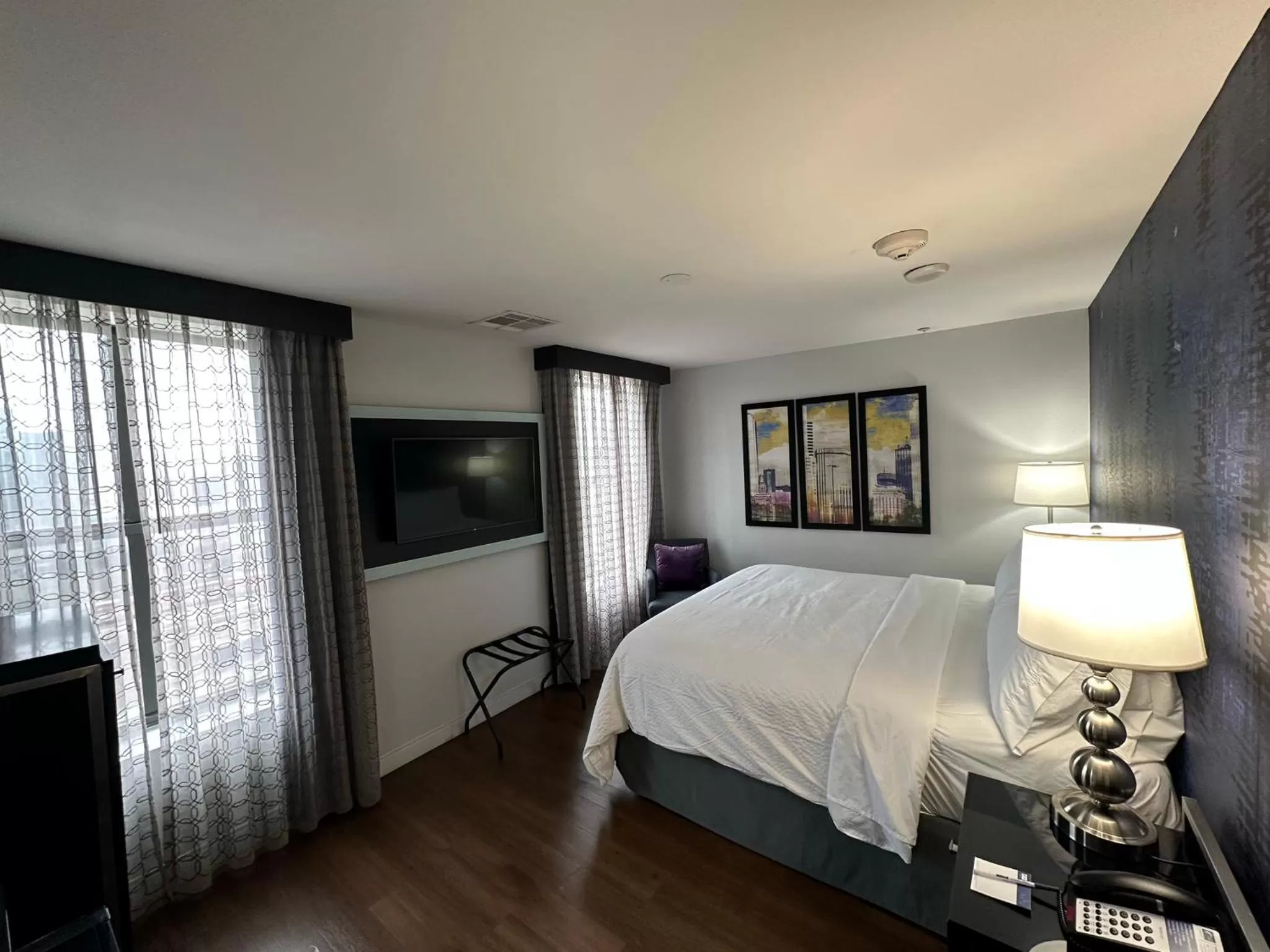 Bed in Holiday Inn Express - Dallas Downtown by IHG