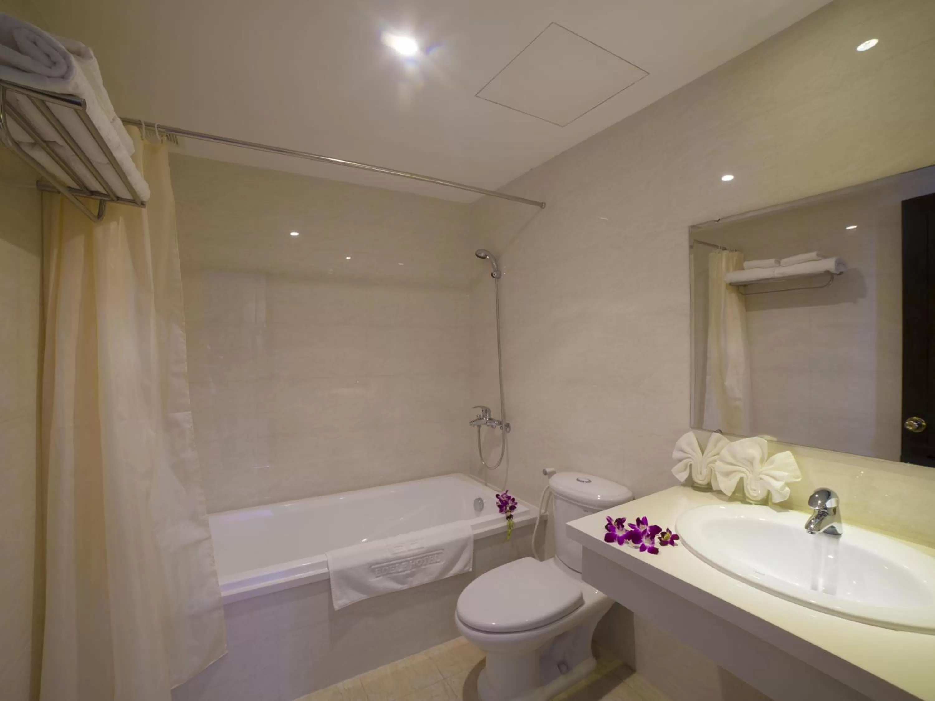 Toilet in Edele Nha Trang Hotel